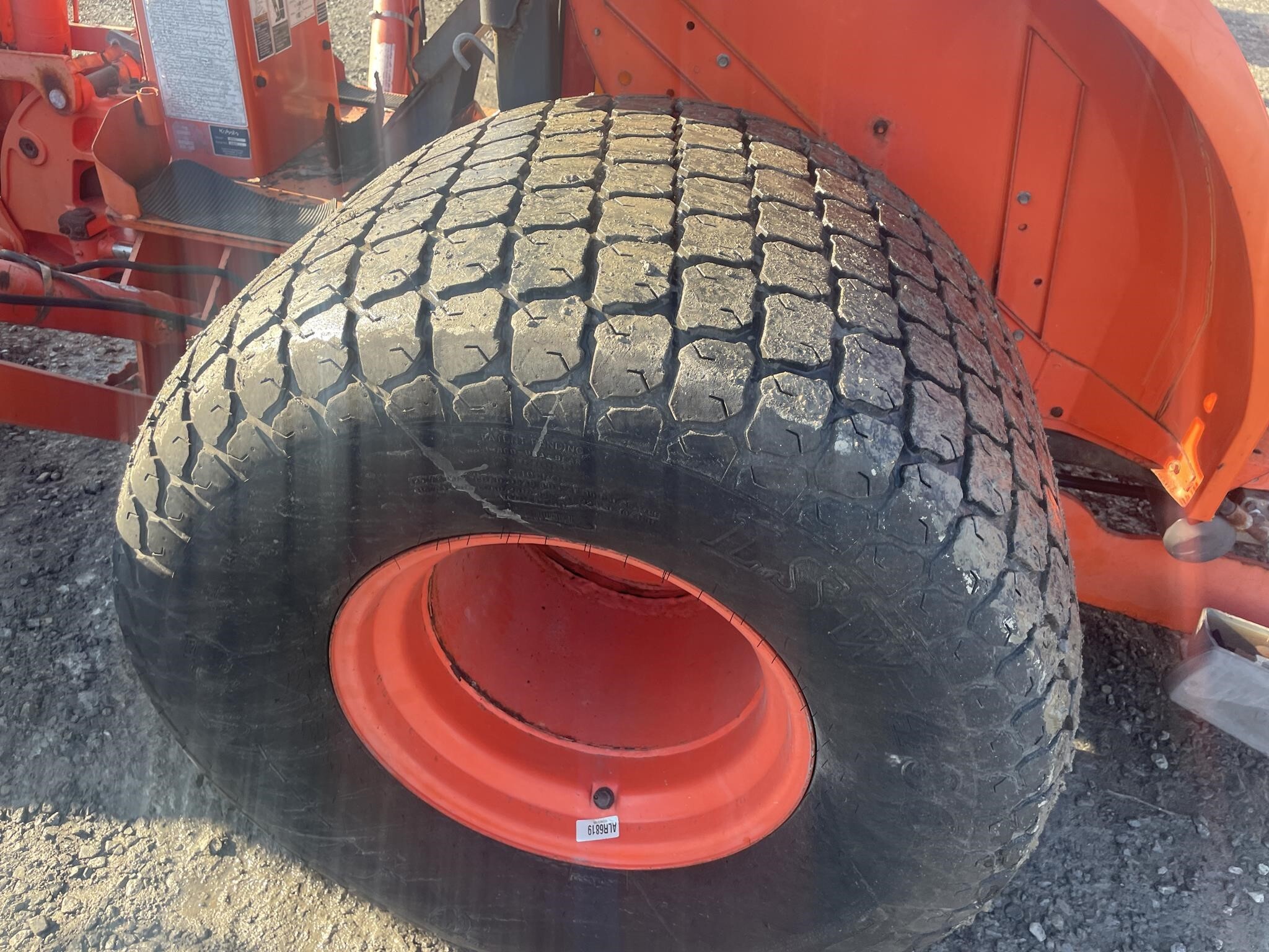  Kubota MX5800 Tractor
