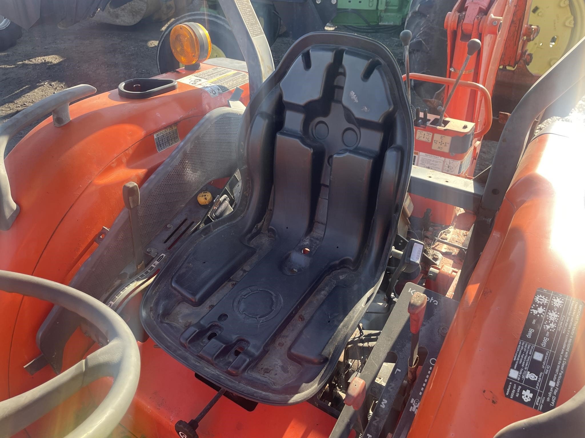  Kubota MX5800 Tractor