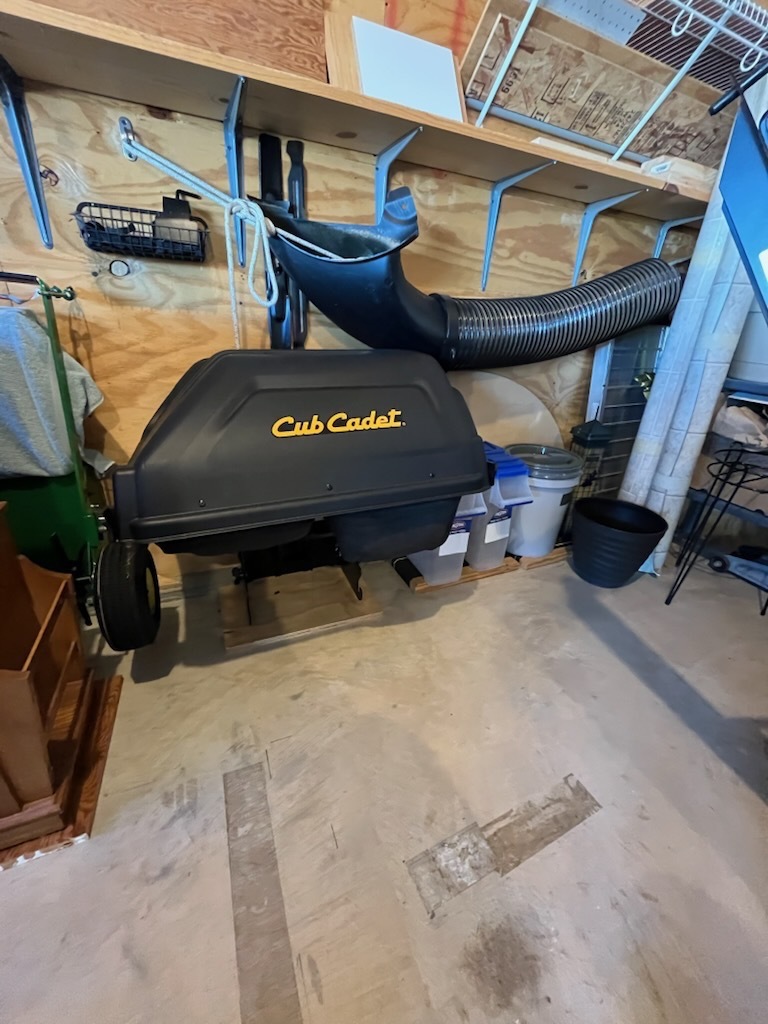 2022 Cub Cadet LT42E Lawn Mower