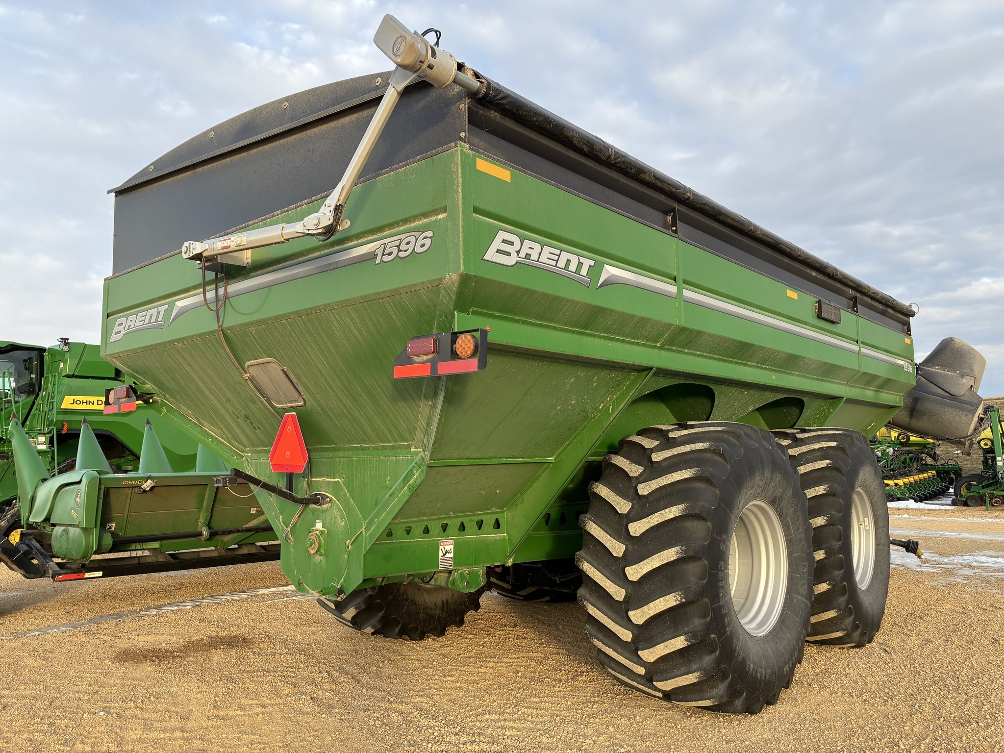 2021 Brent 1596 Grain Cart
