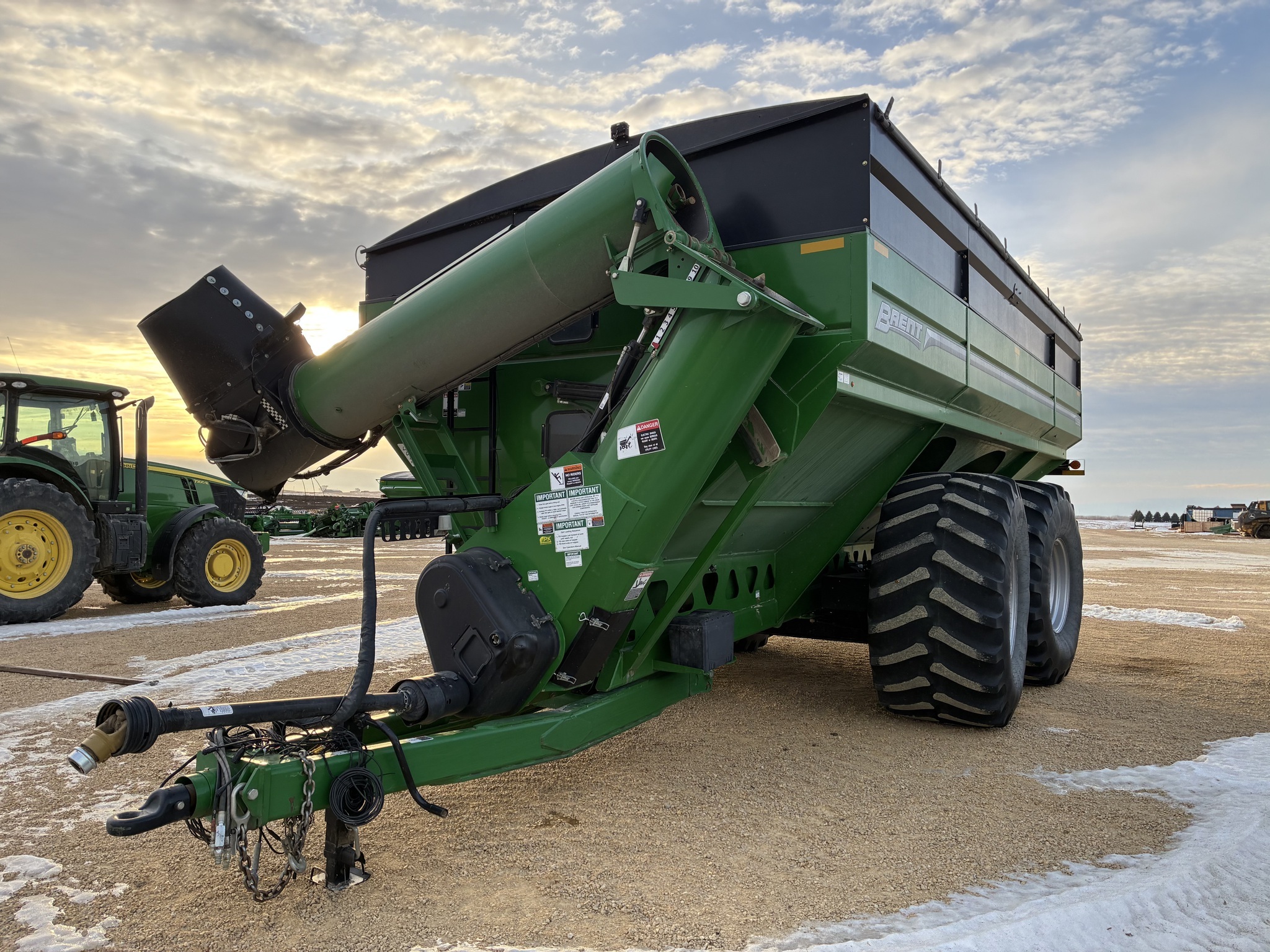 2021 Brent 1596 Grain Cart