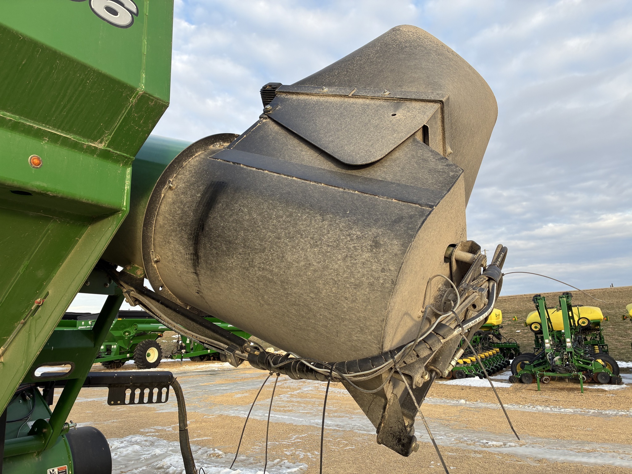 2021 Brent 1596 Grain Cart