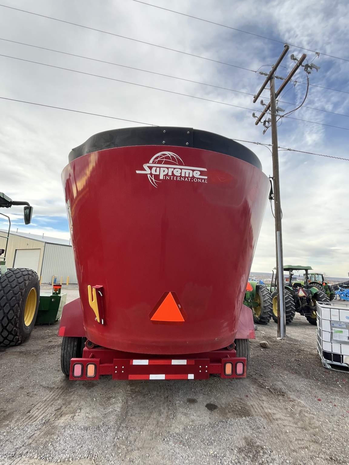 2017 International 900T Grinders and Mixer