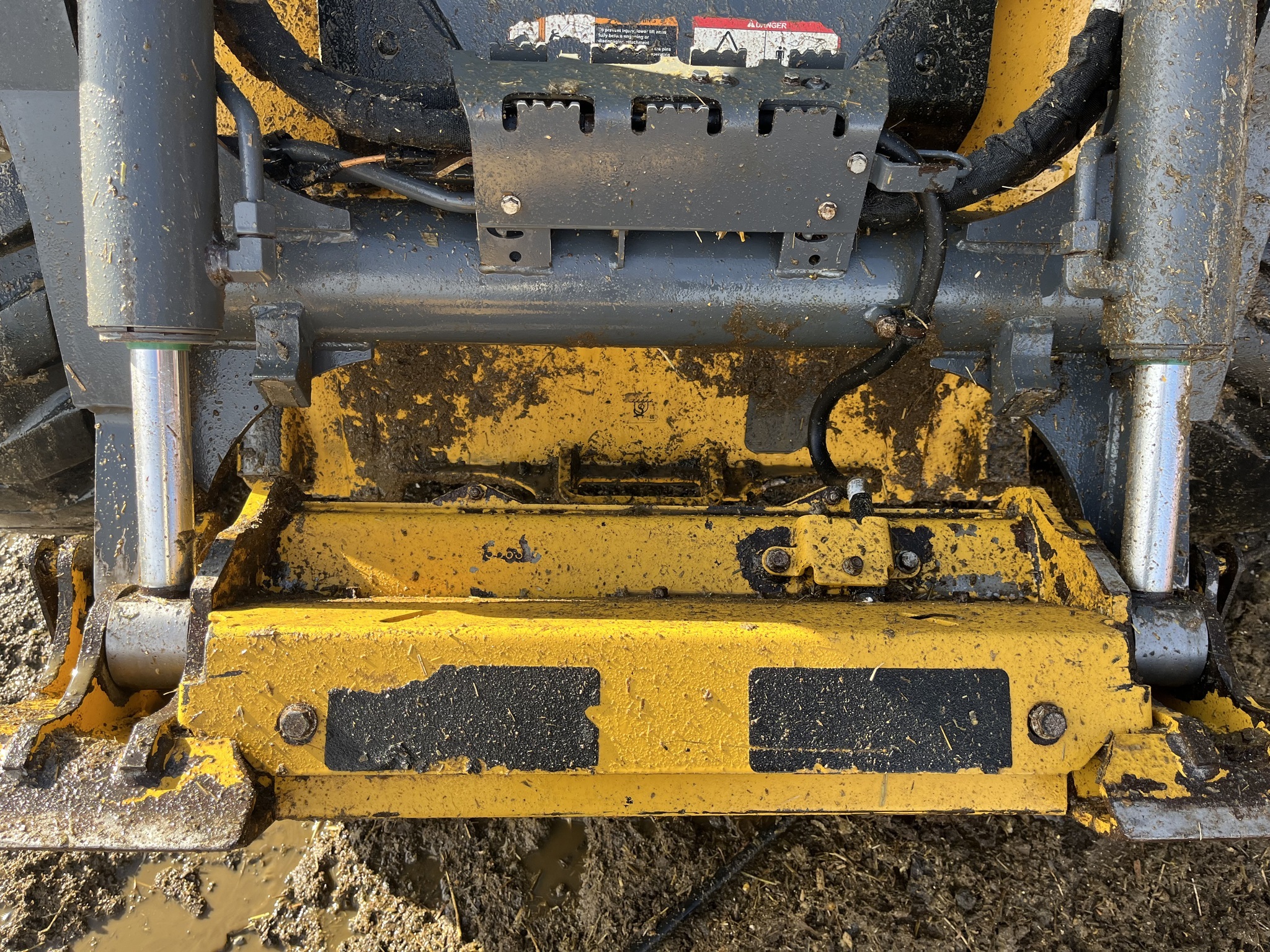 2022 Deere 330G Skid Steer