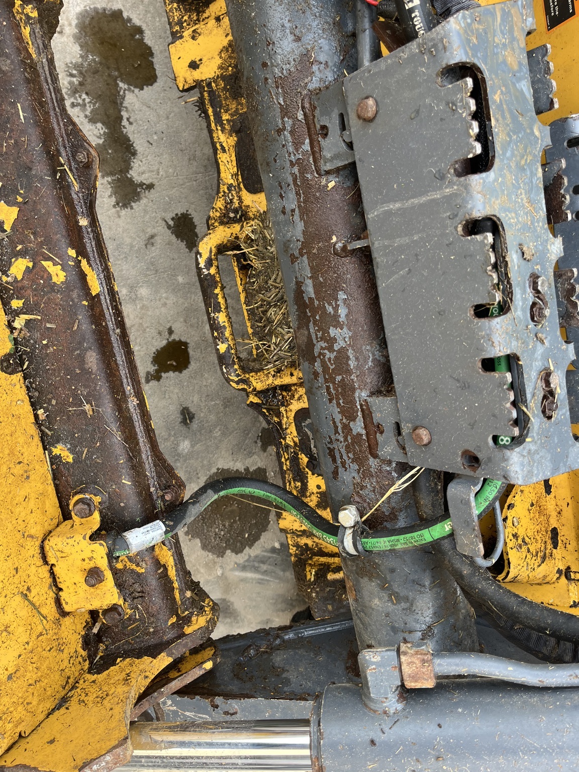 2022 Deere 330G Skid Steer