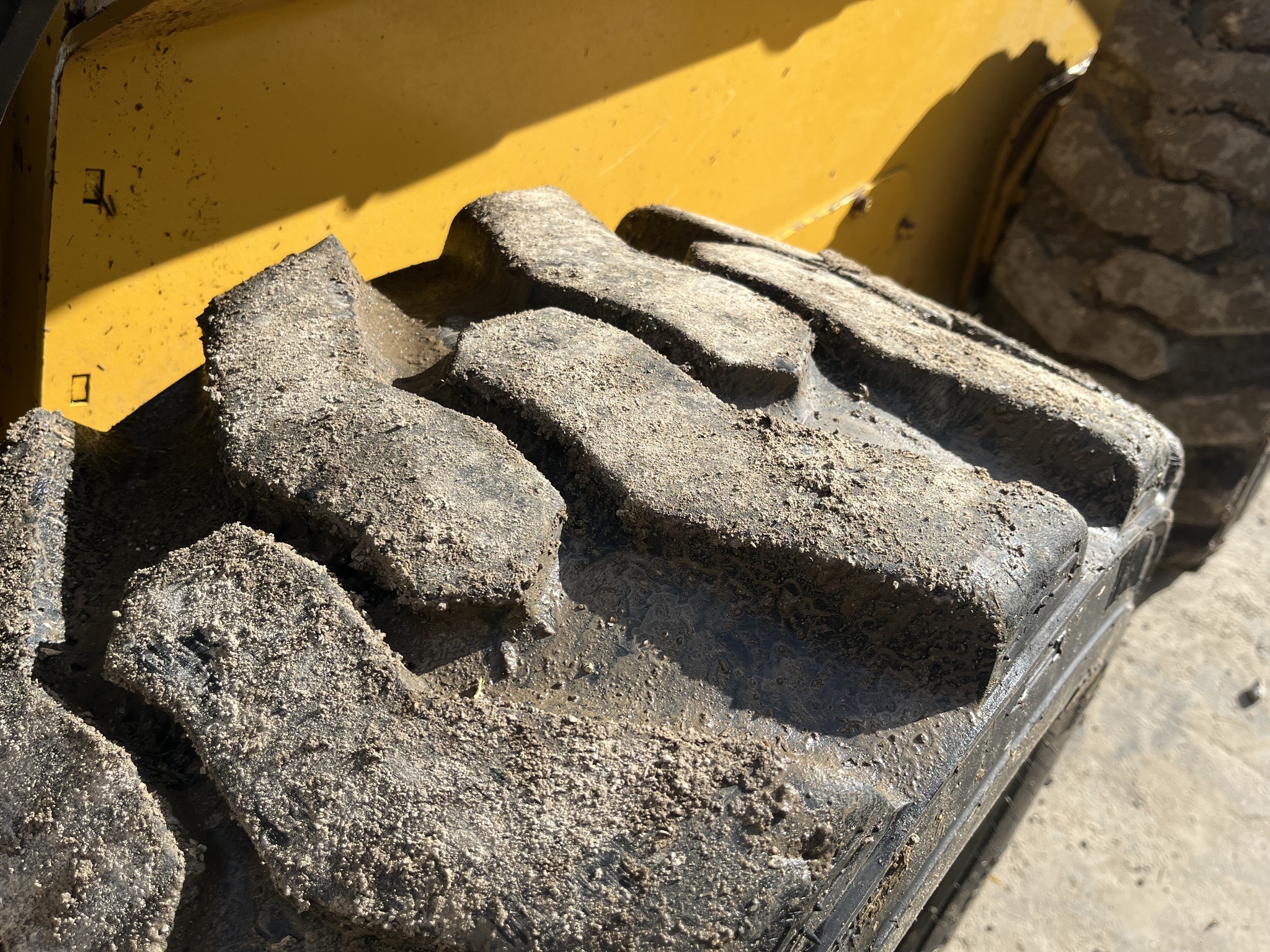 2022 Deere 330G Skid Steer