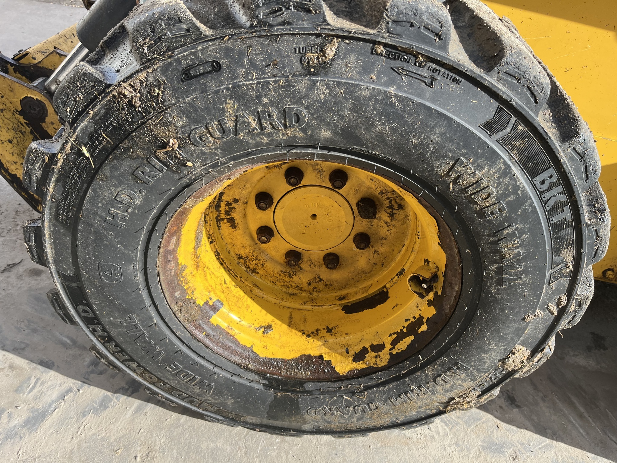 2022 Deere 330G Skid Steer