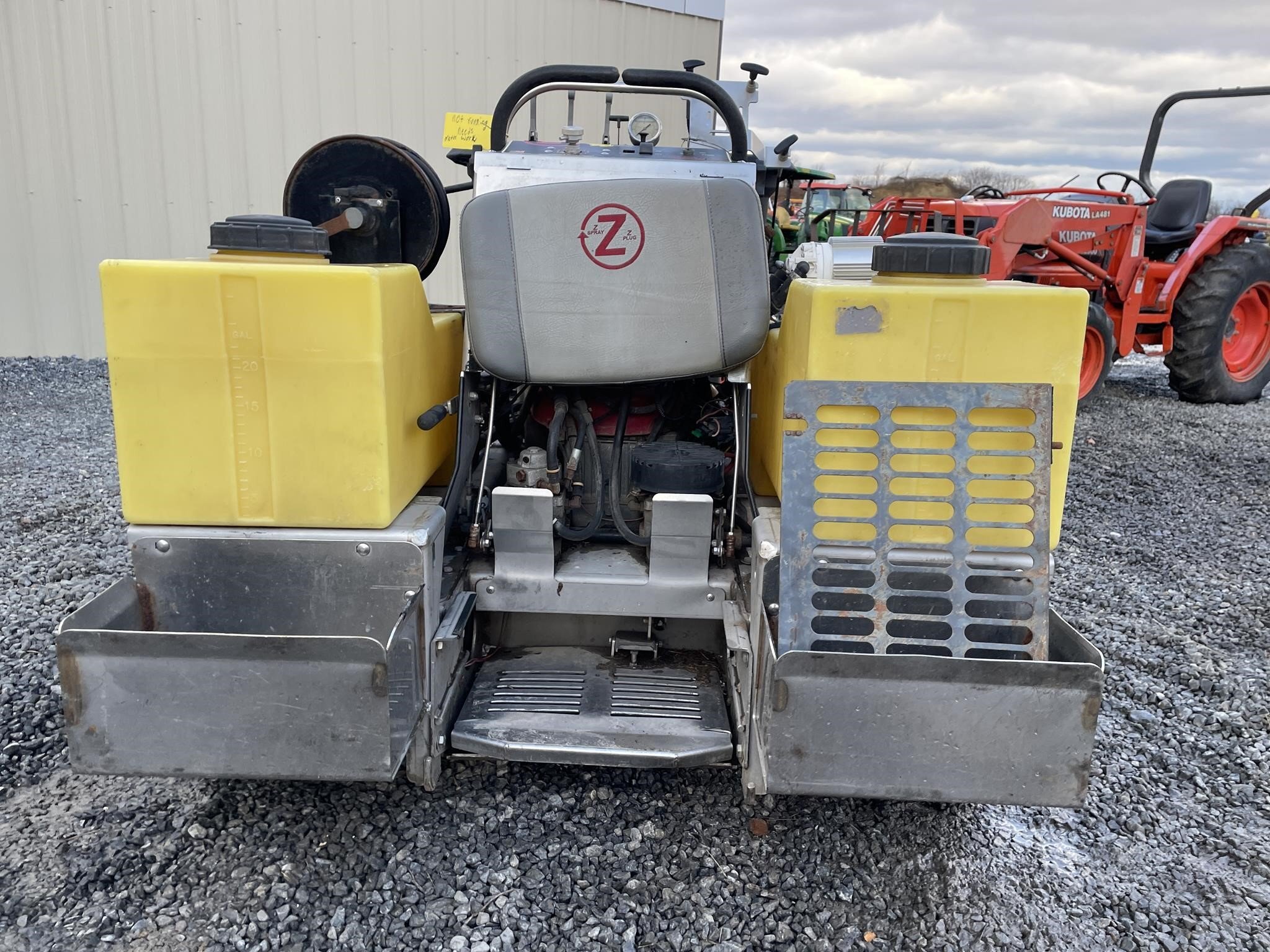 Z-Spray ZS4630 Self-Propelled Fertilizer Spreader - $2,500 | Machinery Pete