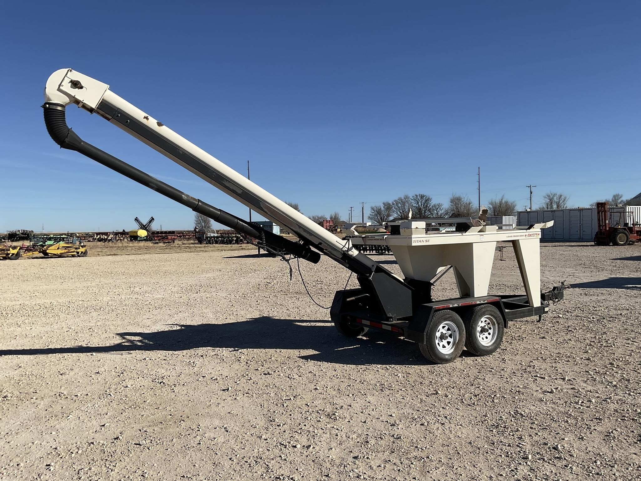  Friesen Titan 4 SE Seed Tender