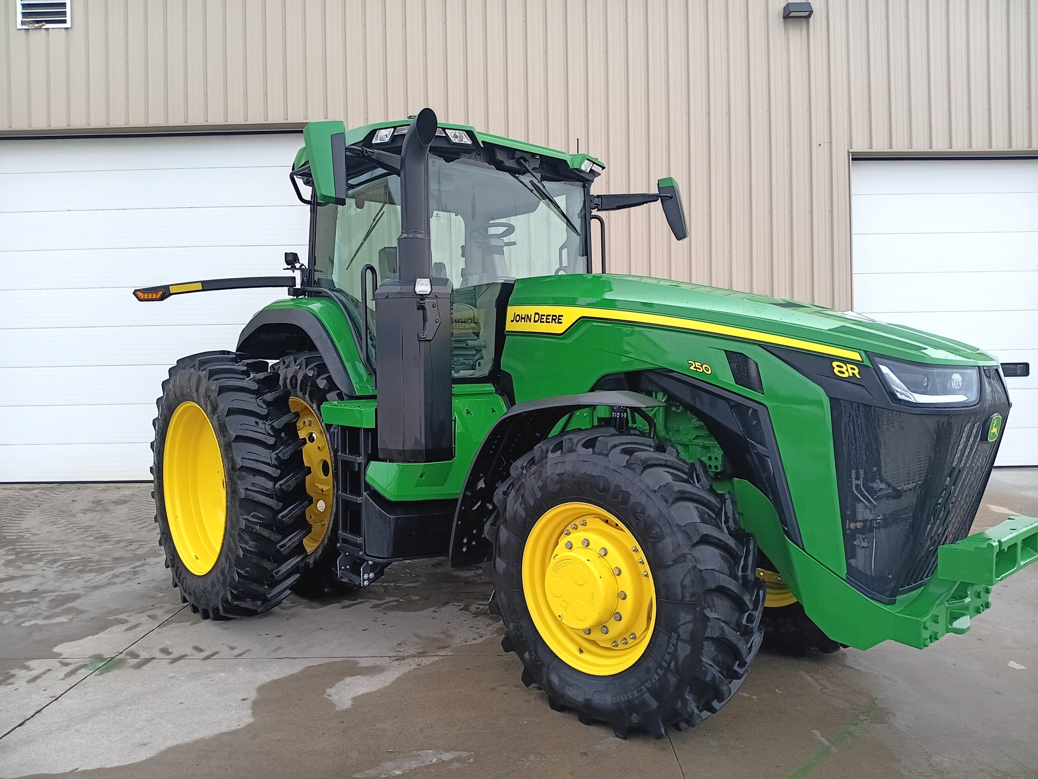 2024 John Deere 8R 250 Tractor