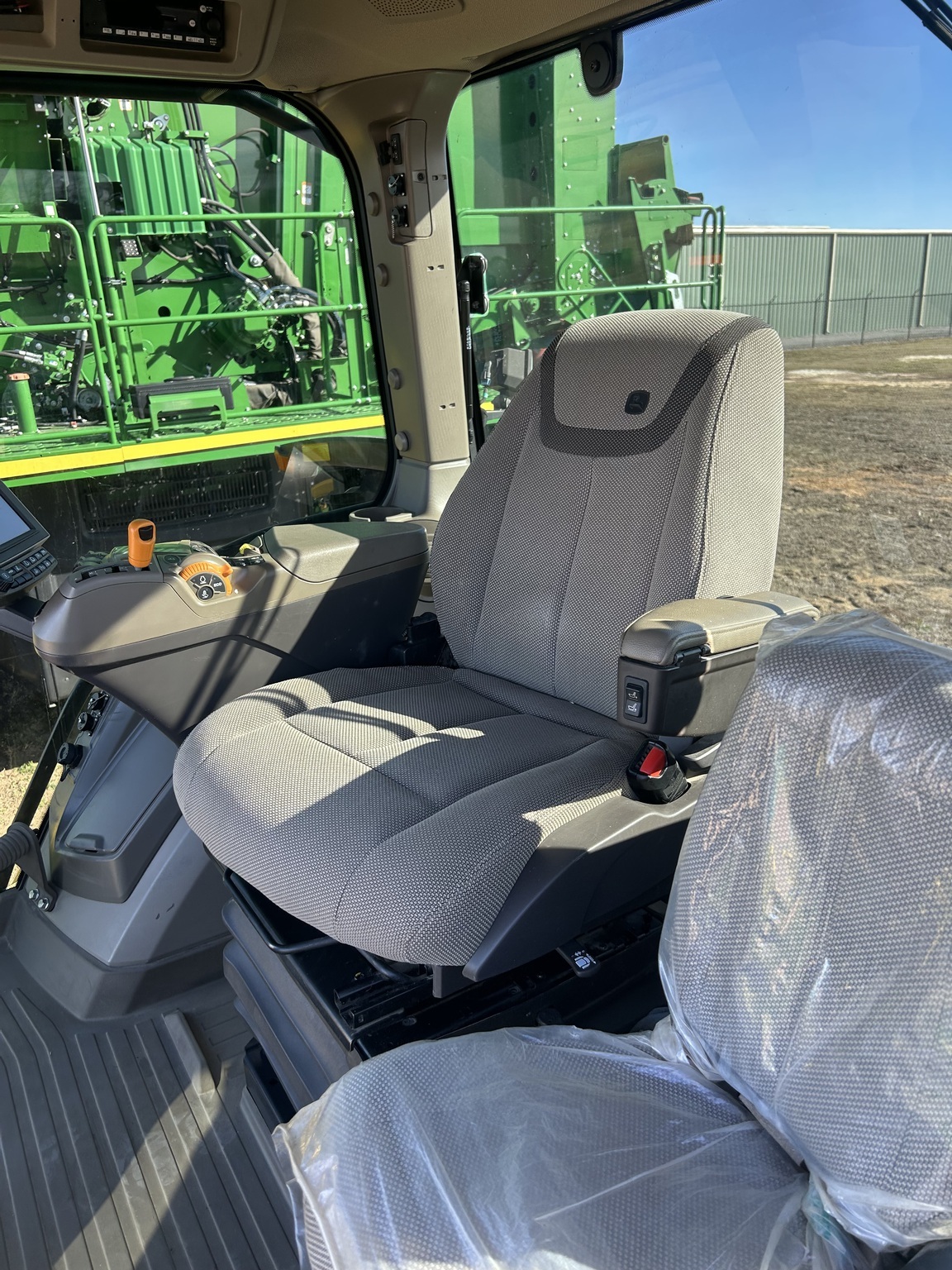 2021 John Deere 7R 210 Tractor