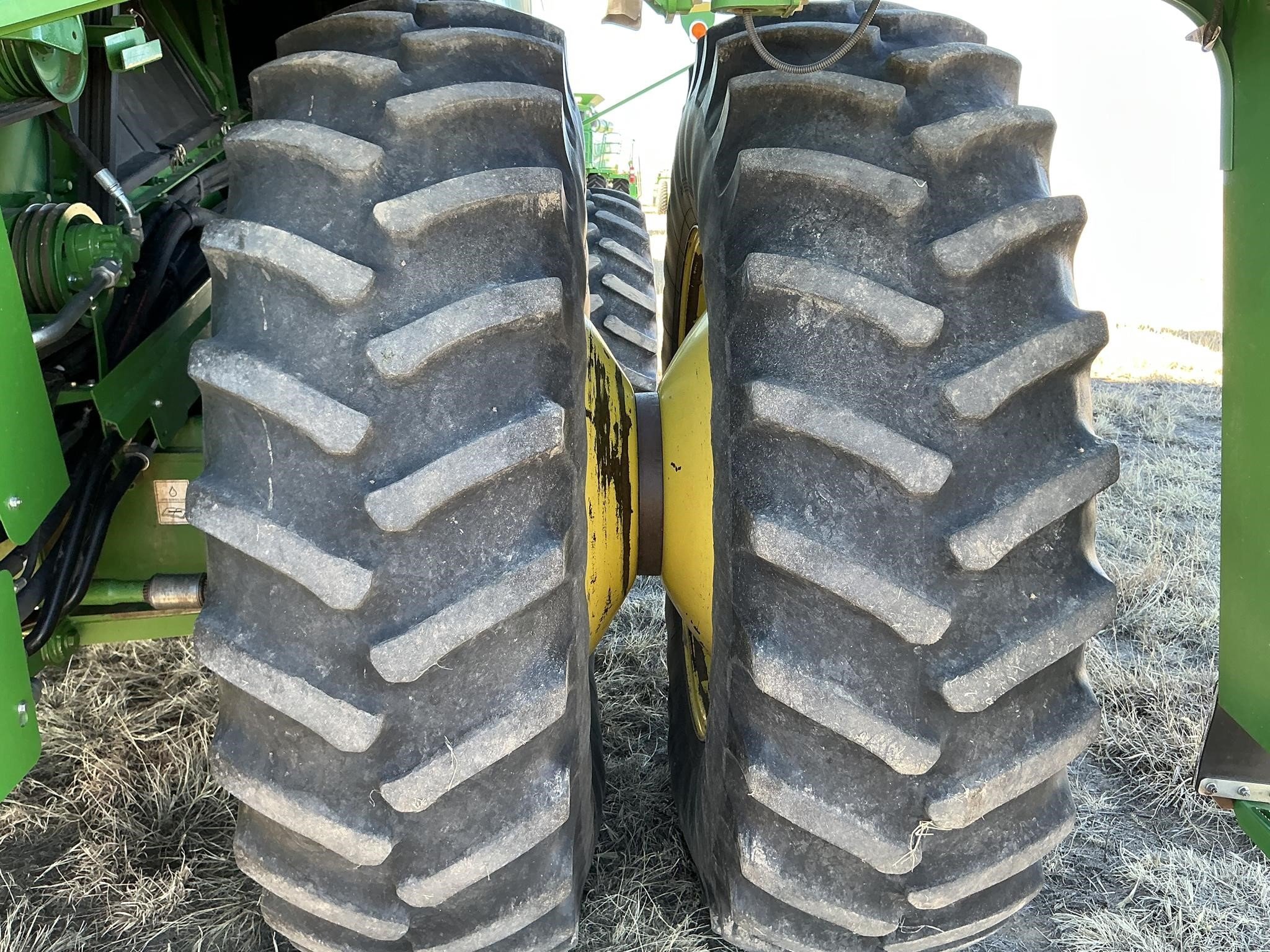 2013 John Deere S680 Combine