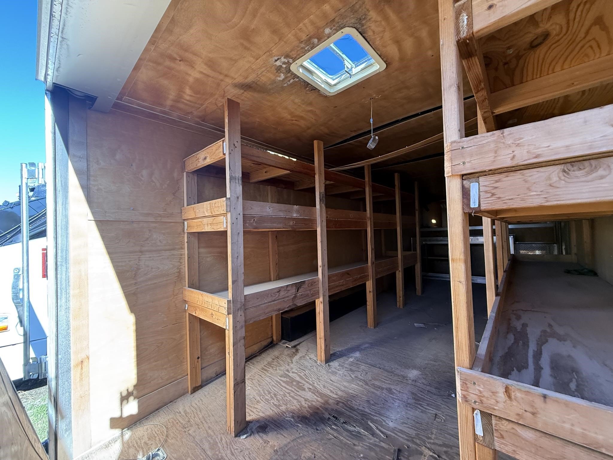 2015 Freedom 30 FT ENCLOSED Box Trucks/Trailer