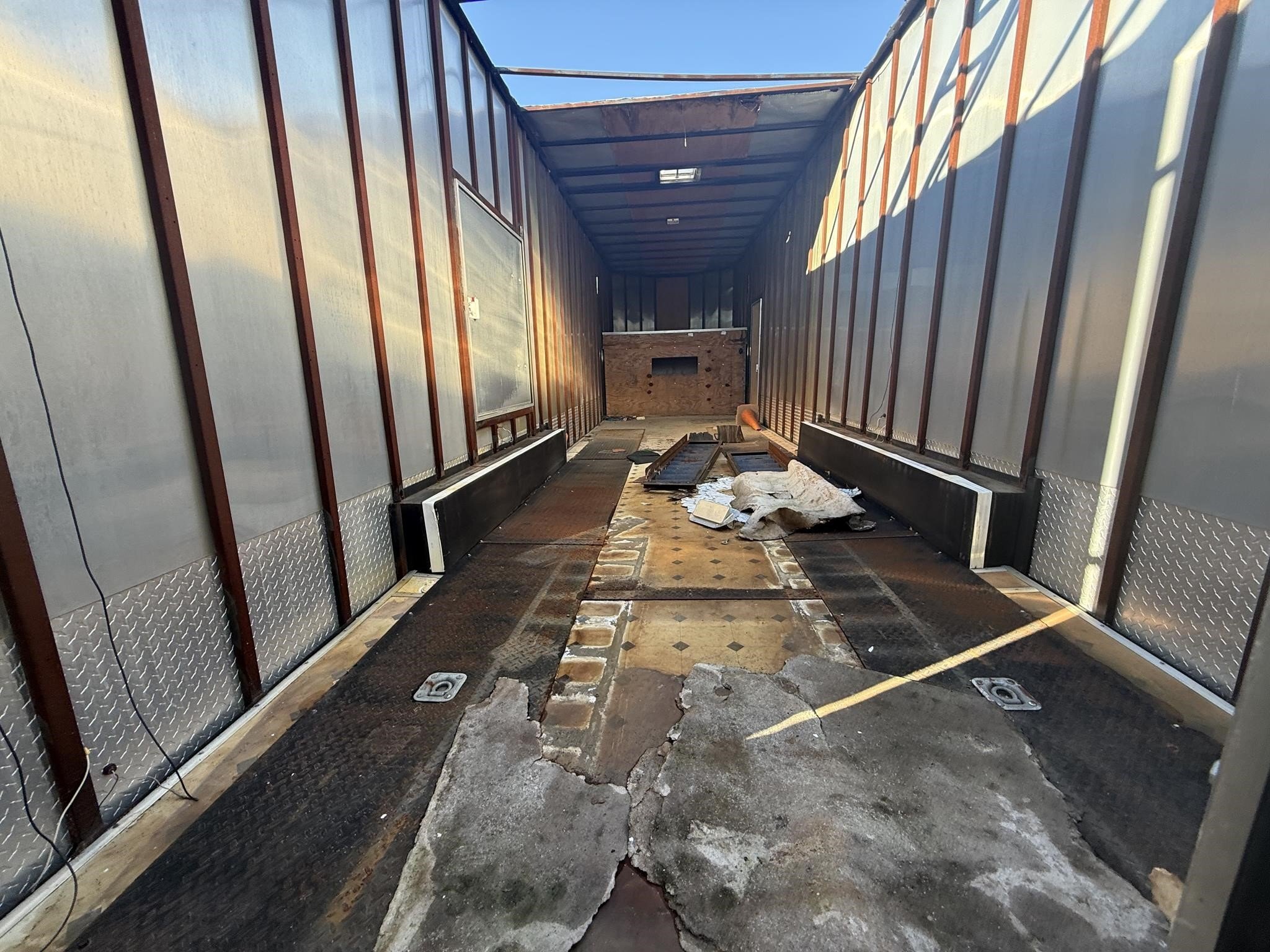 2019 SALVATION TRAILERS 37 FT ENCLOSED Box Trucks/Trailer