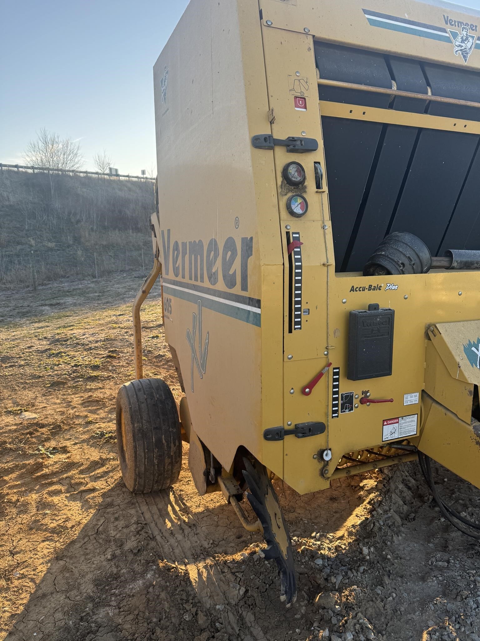 2003 Vermeer 605XL Round Baler