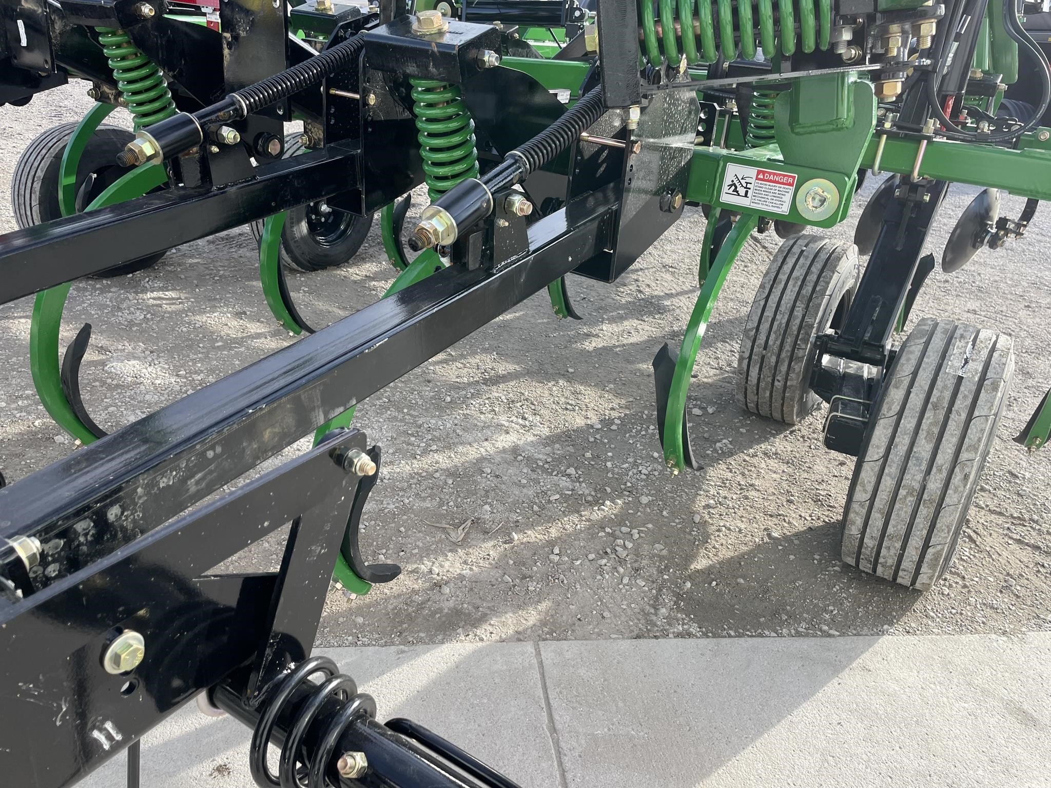 2025 Summers Manufacturing DC2835 Disk Chisel - $108,000 | Machinery Pete