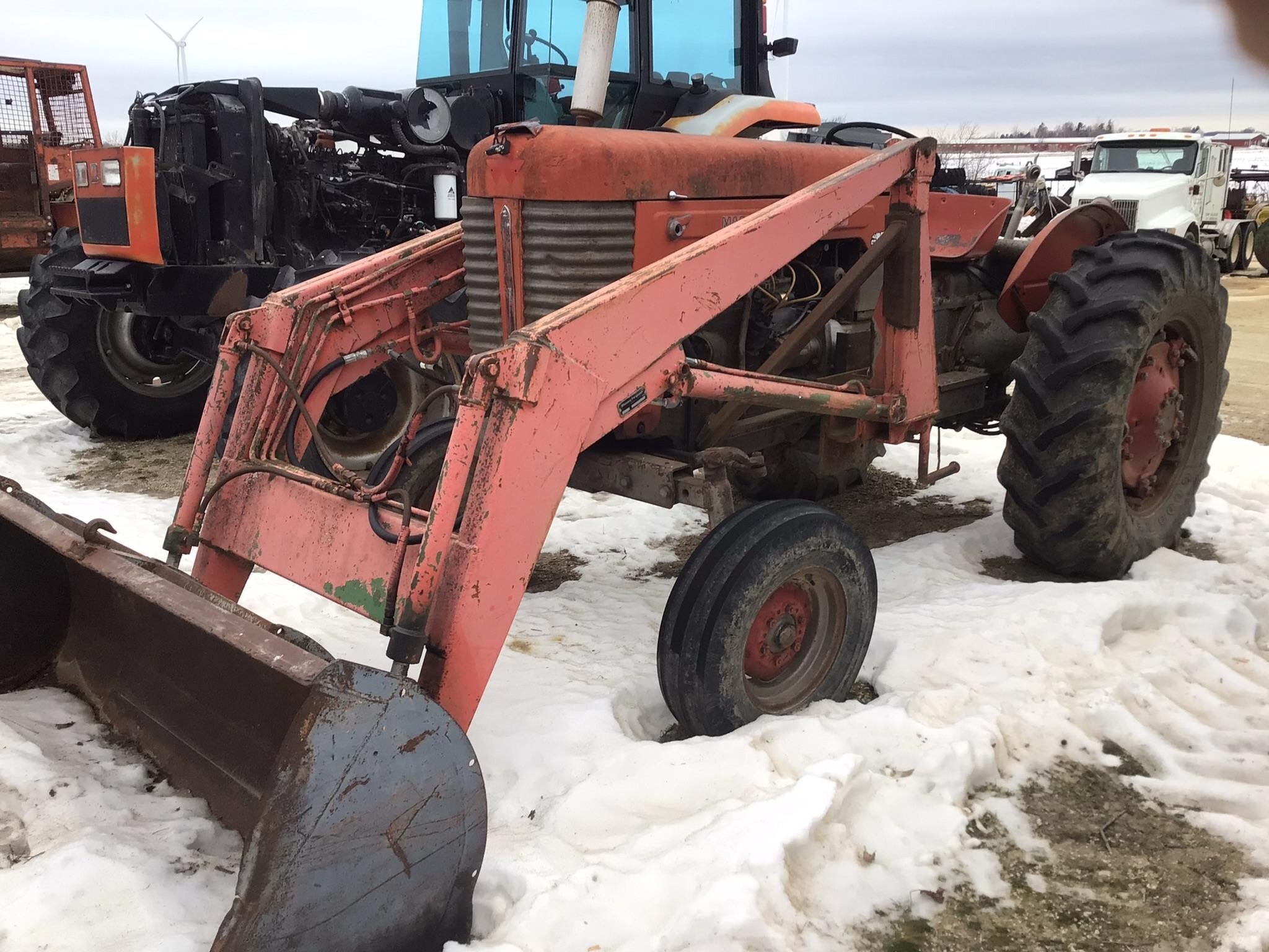  Massey Ferguson 85 Tractor