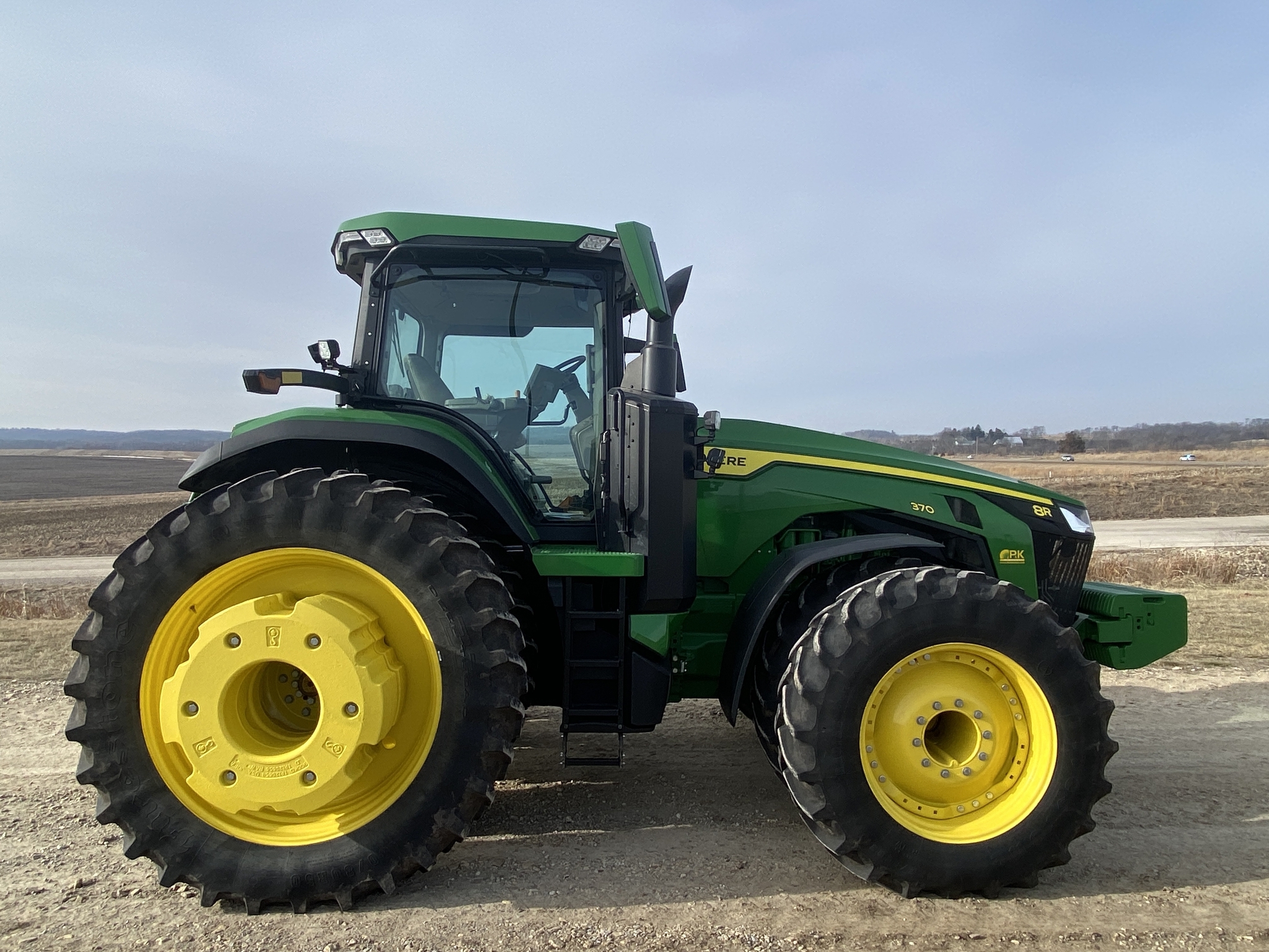 2022 John Deere 8R 370 Tractor