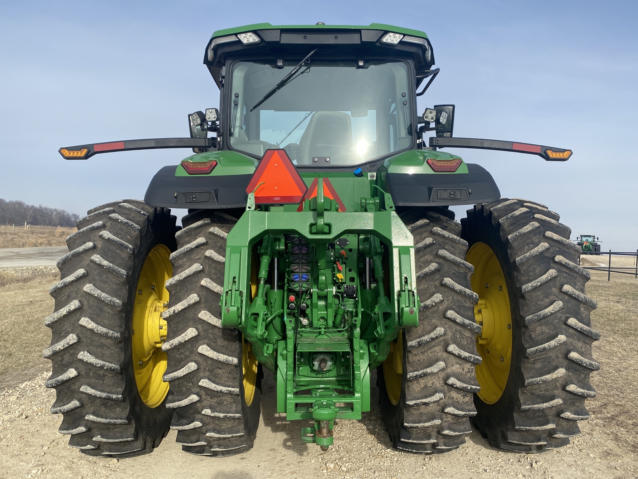 2022 John Deere 8R 370 Tractor