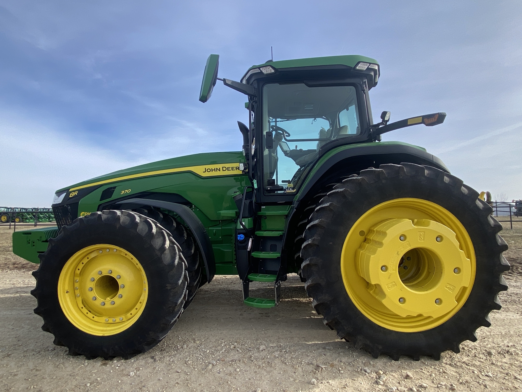 2022 John Deere 8R 370 Tractor