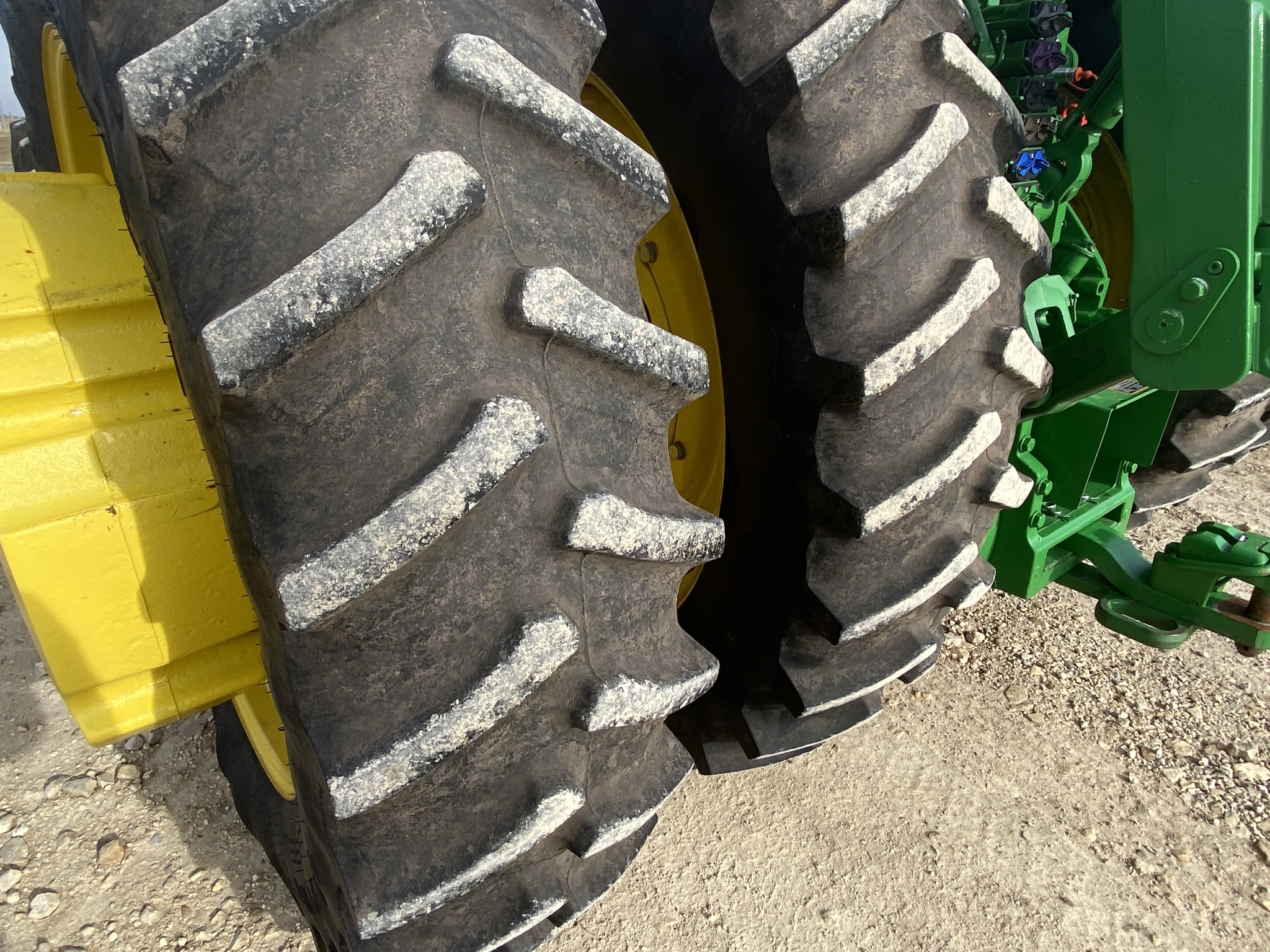 2022 John Deere 8R 370 Tractor