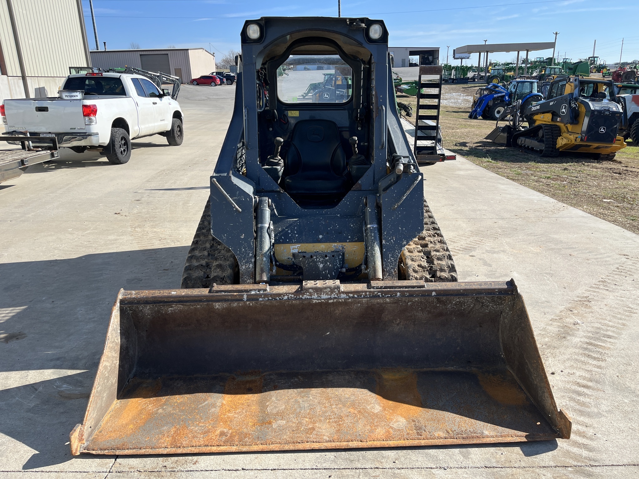 2017 Deere 317G Skid Steer