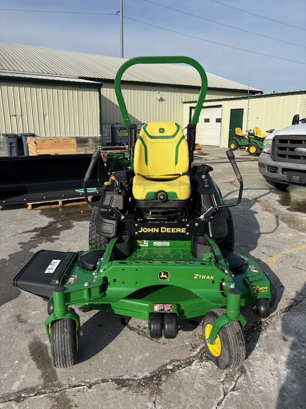 2022 John Deere Z930R Lawn Mower