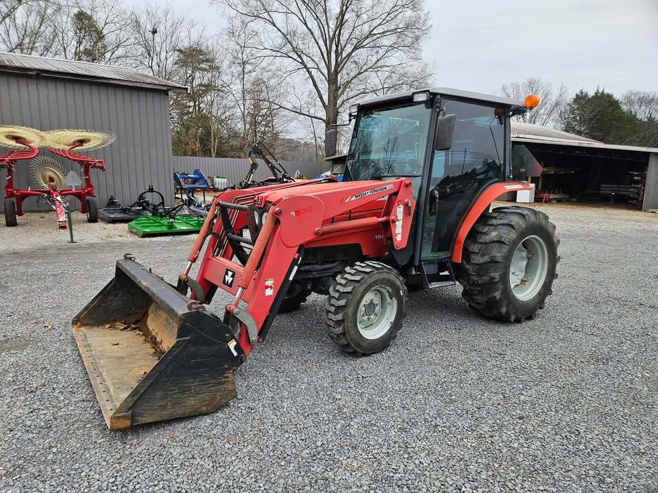  Massey Ferguson 1547 Tractor