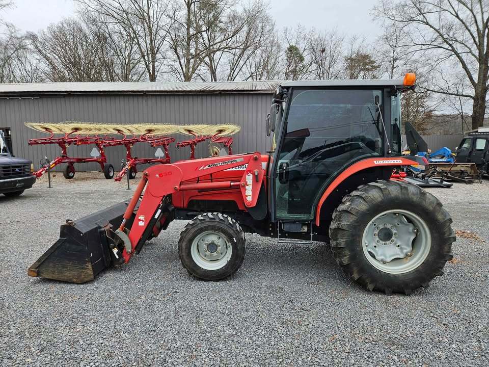  Massey Ferguson 1547 Tractor