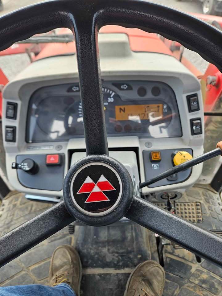  Massey Ferguson 1547 Tractor