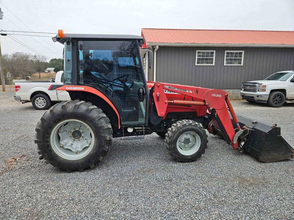  Massey Ferguson 1547 Tractor