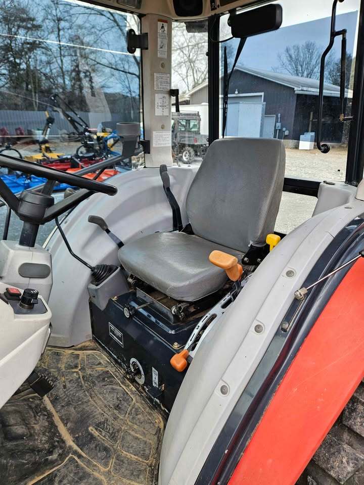  Massey Ferguson 1547 Tractor