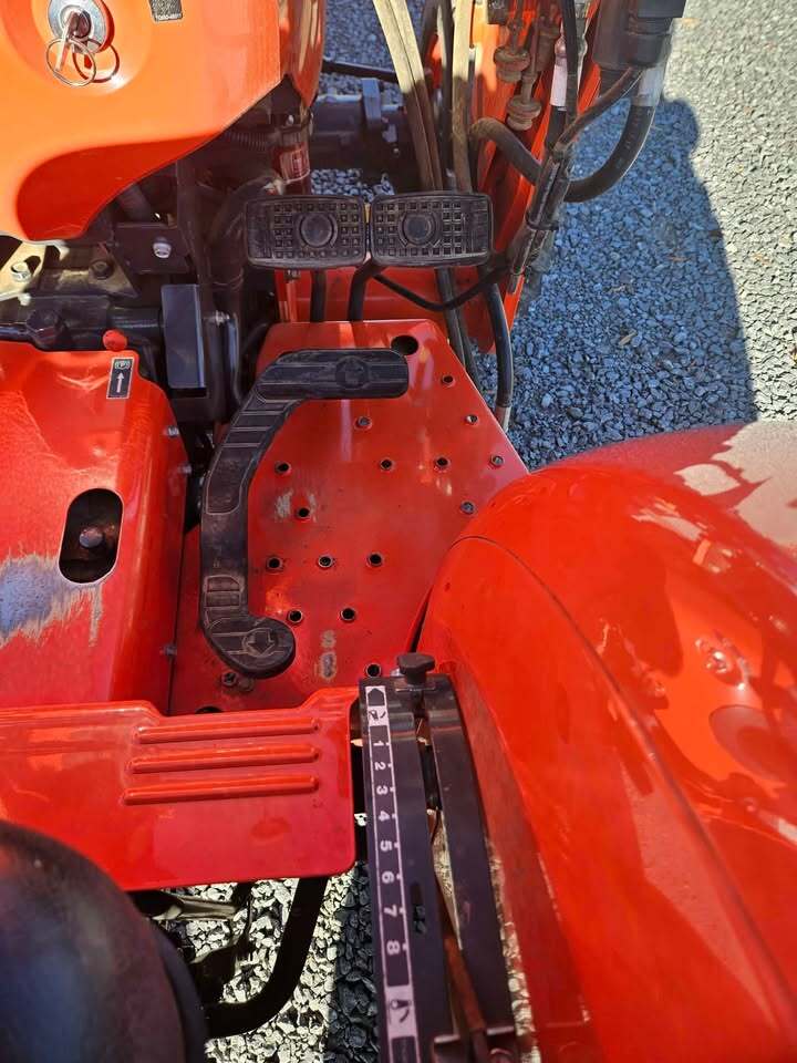  Kubota L3301 Tractor