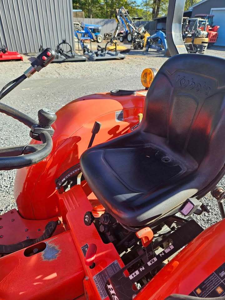  Kubota L3301 Tractor