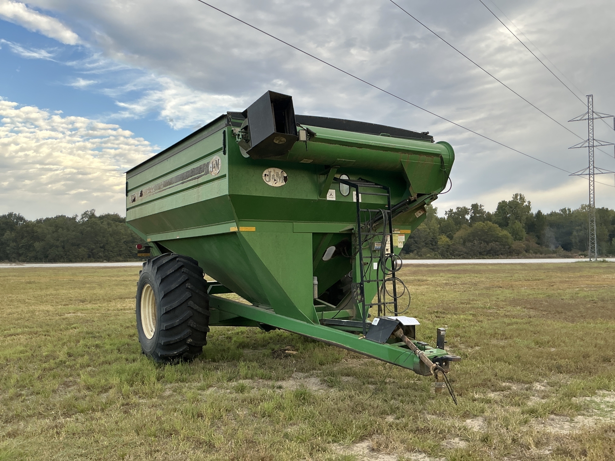2013 J&M 875 Grain Cart
