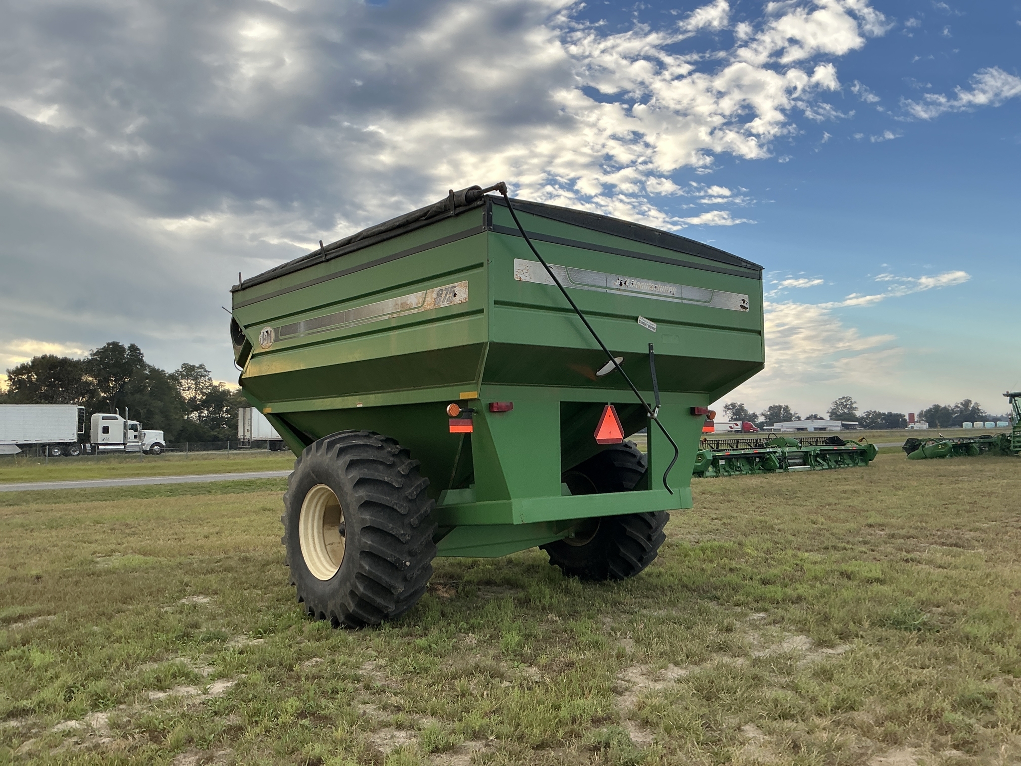 2013 J&M 875 Grain Cart