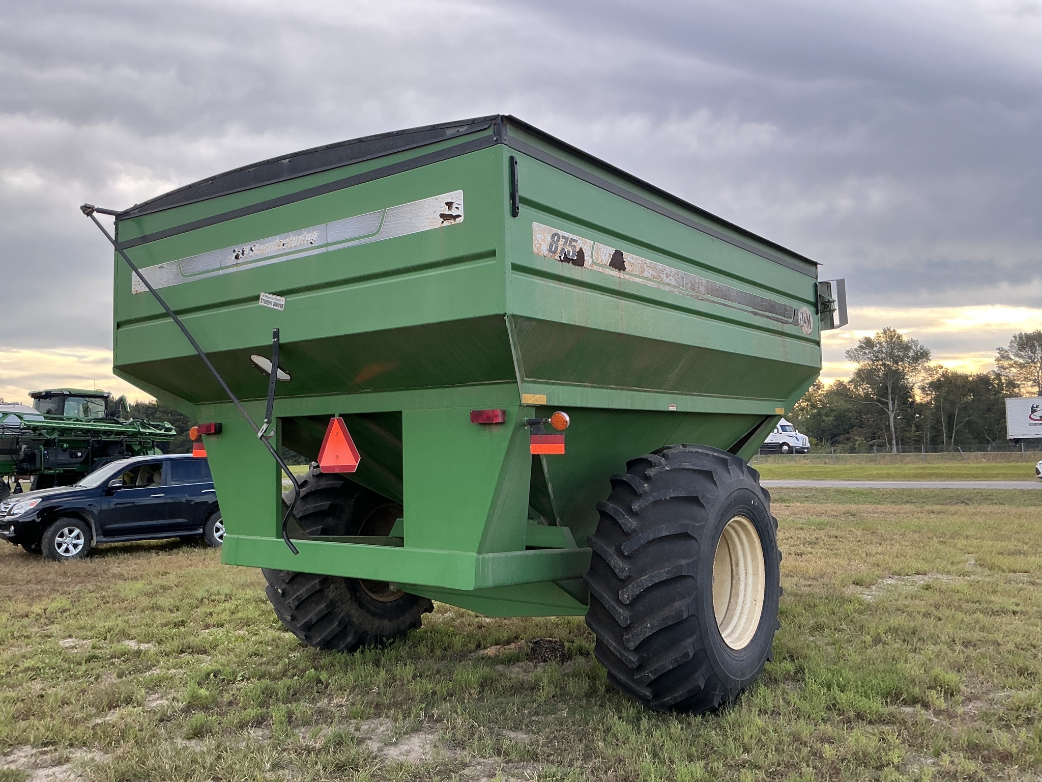 2013 J&M 875 Grain Cart