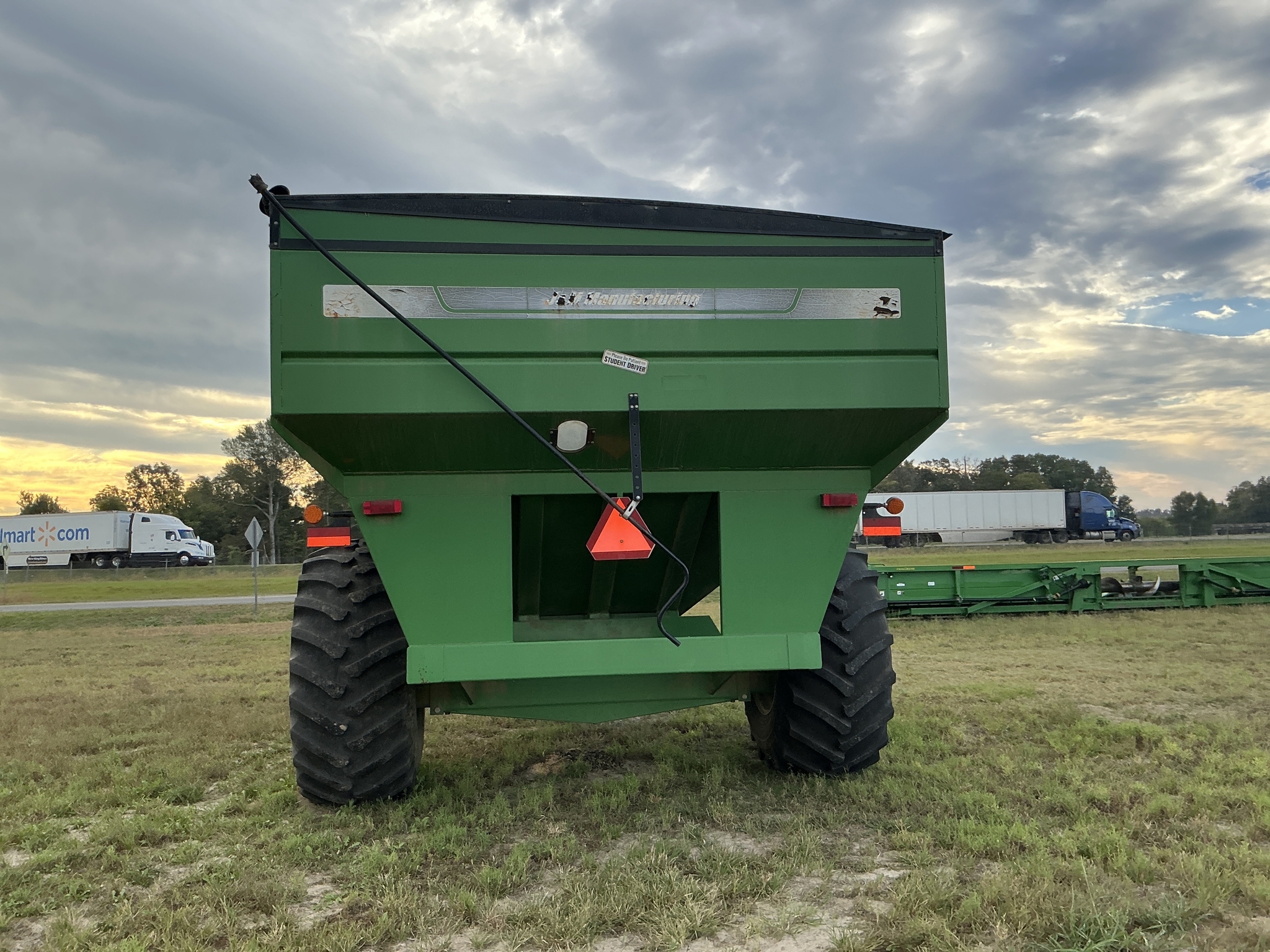 2013 J&M 875 Grain Cart