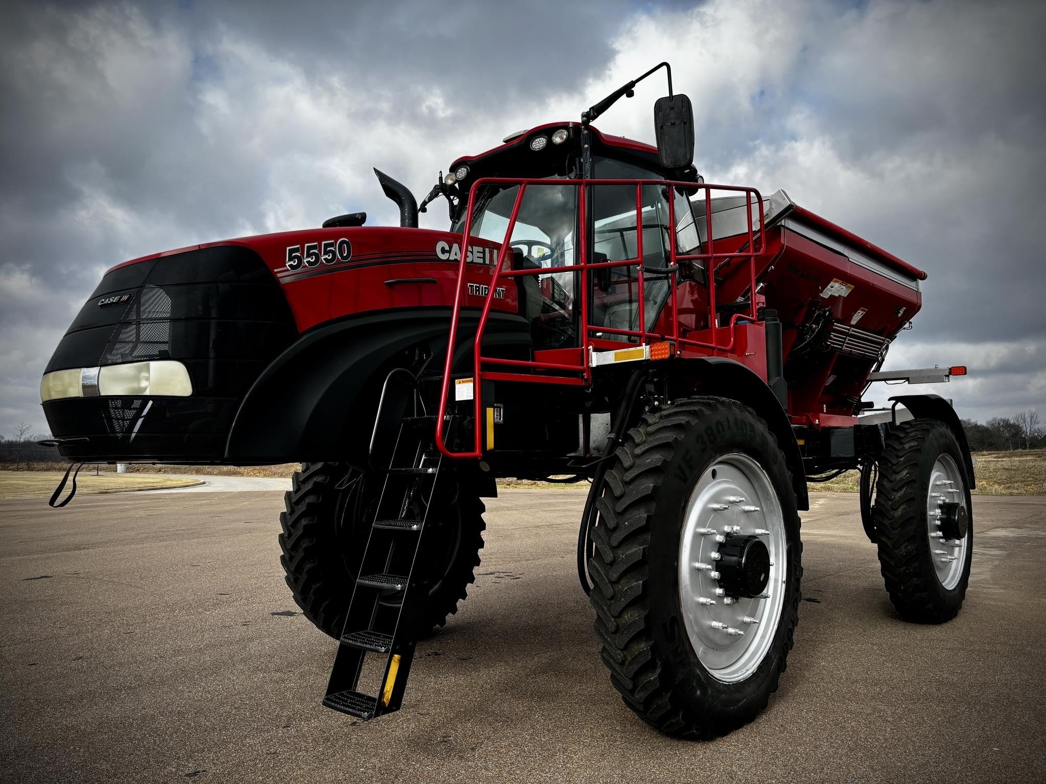 2019 Case IH TRIDENT 5550 Self-Propelled Sprayer