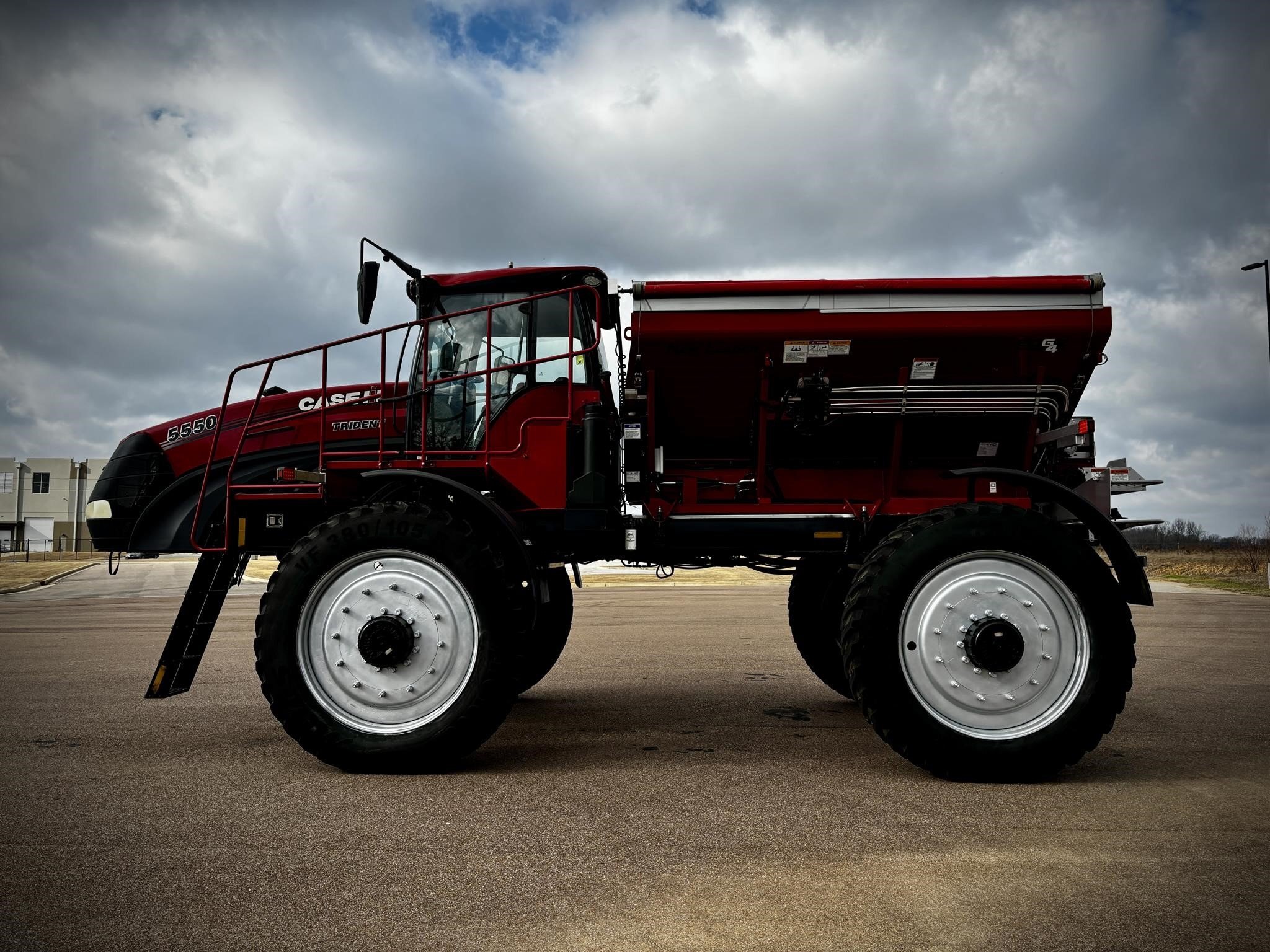 2019 Case IH TRIDENT 5550 Self-Propelled Sprayer
