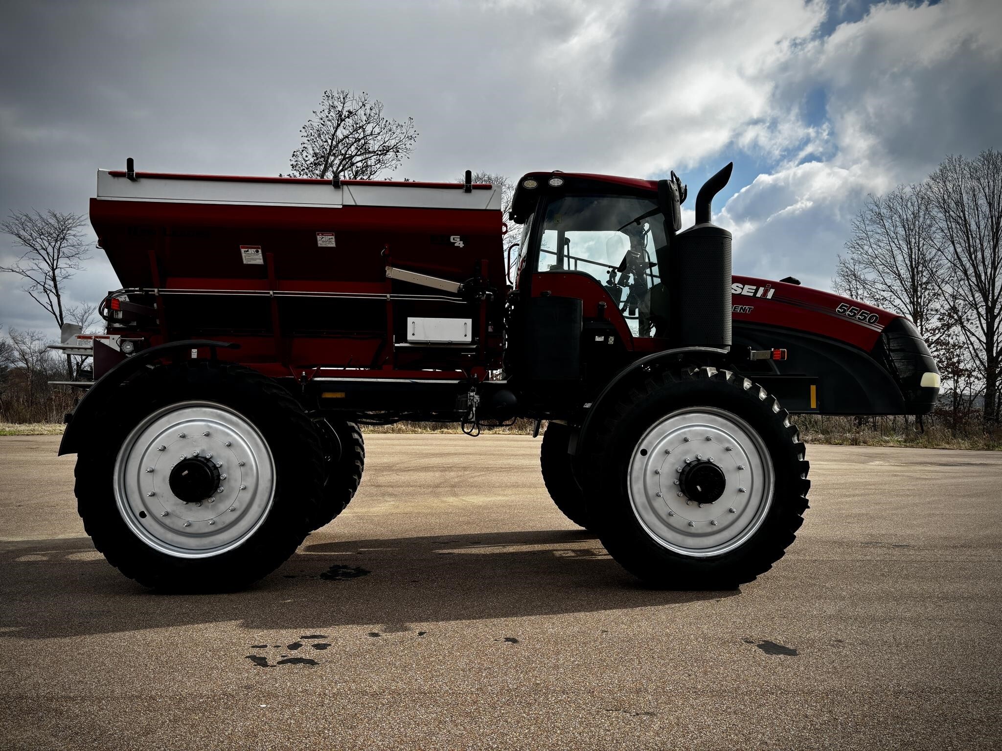 2019 Case IH TRIDENT 5550 Self-Propelled Sprayer