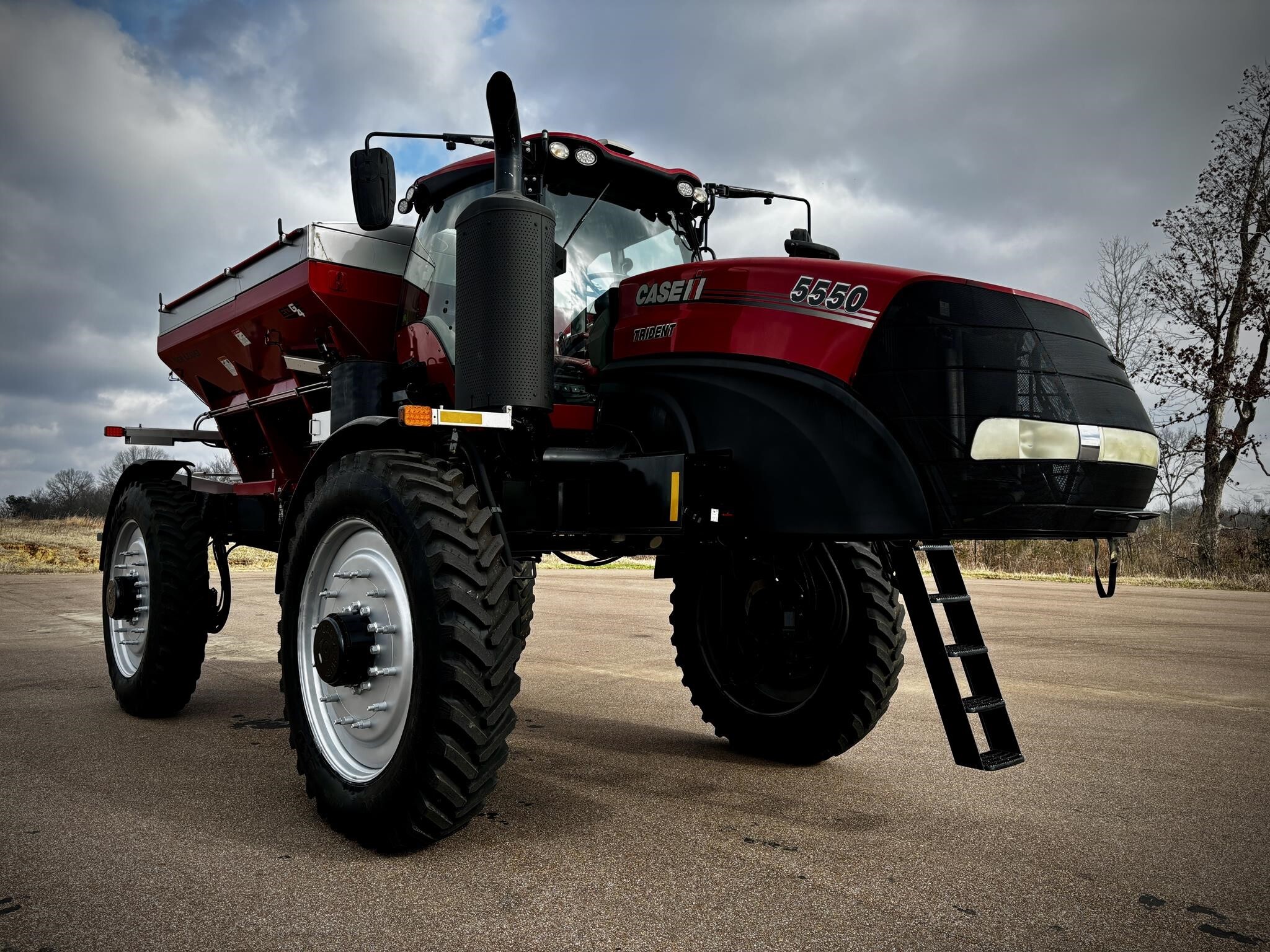 2019 Case IH TRIDENT 5550 Self-Propelled Sprayer