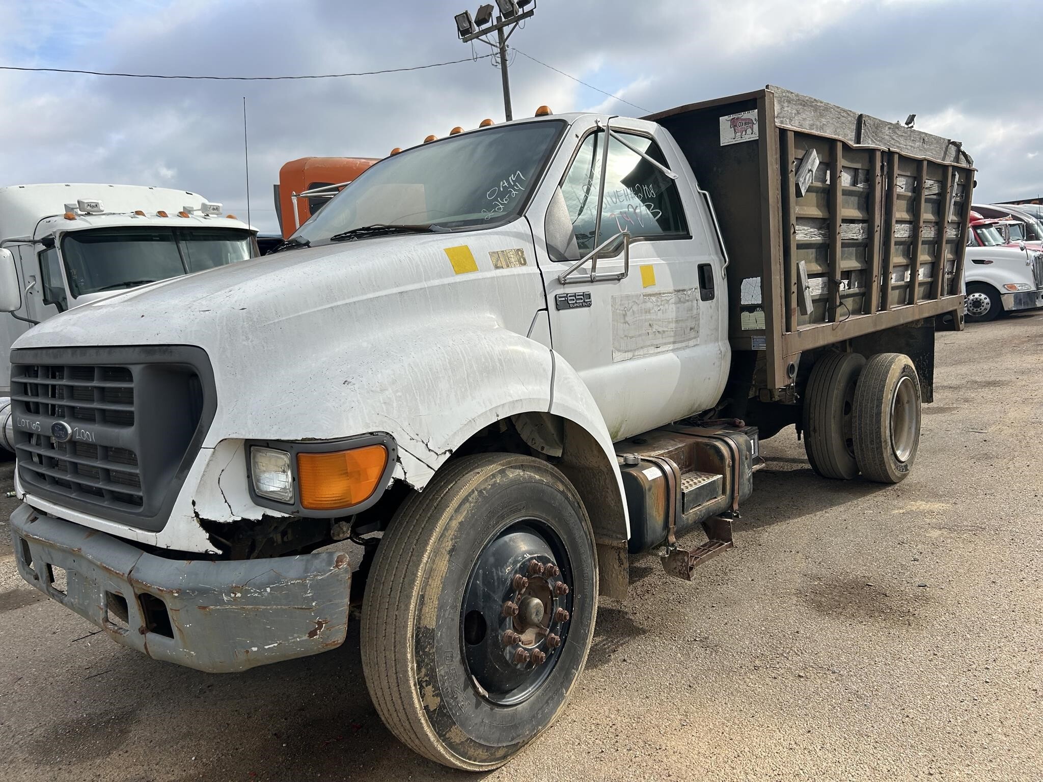 2001 Ford F-650 Pickup