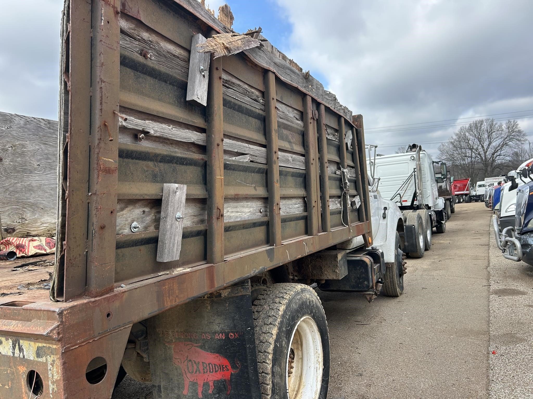 2001 Ford F-650 Pickup
