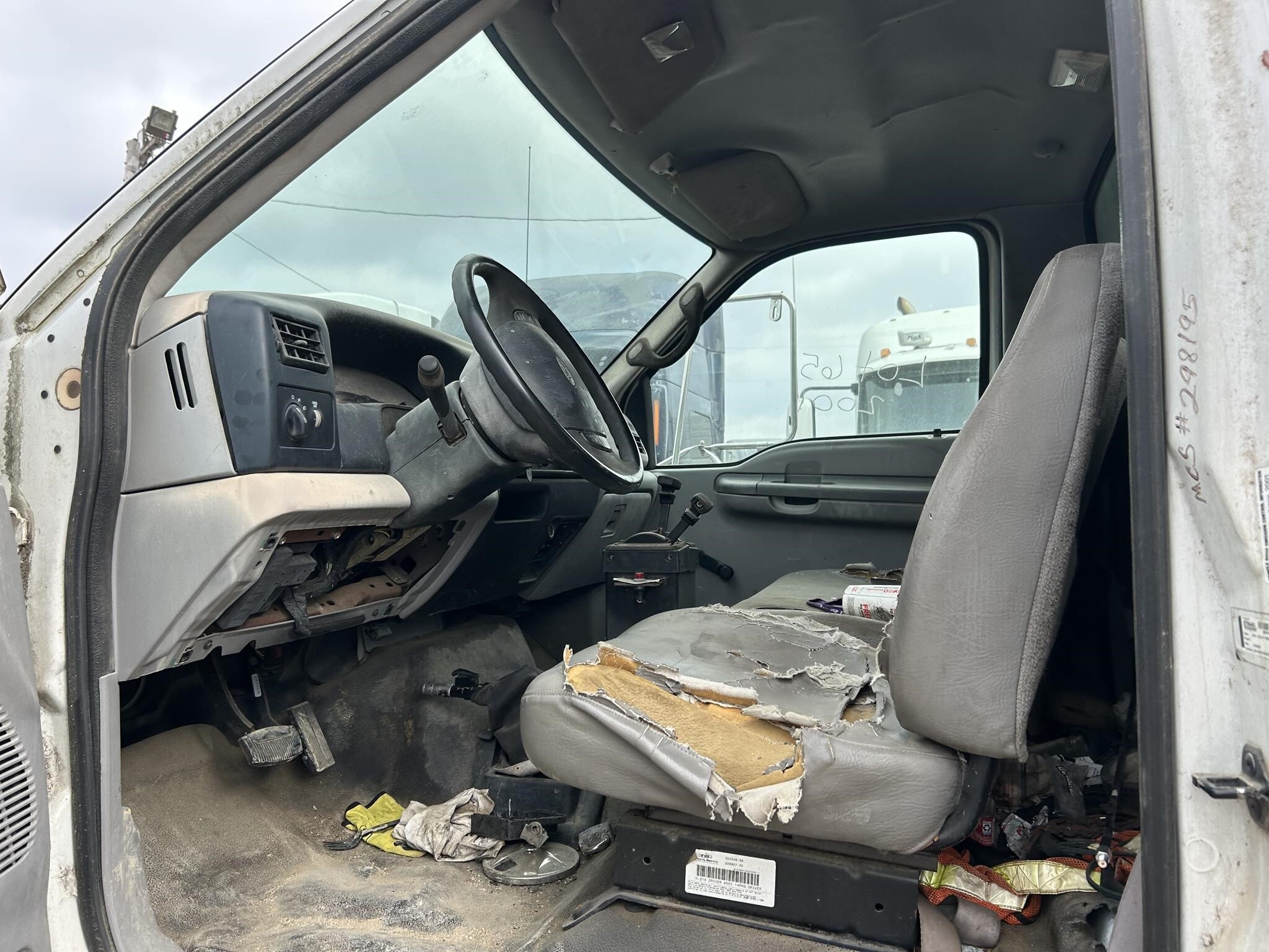 2001 Ford F-650 Pickup