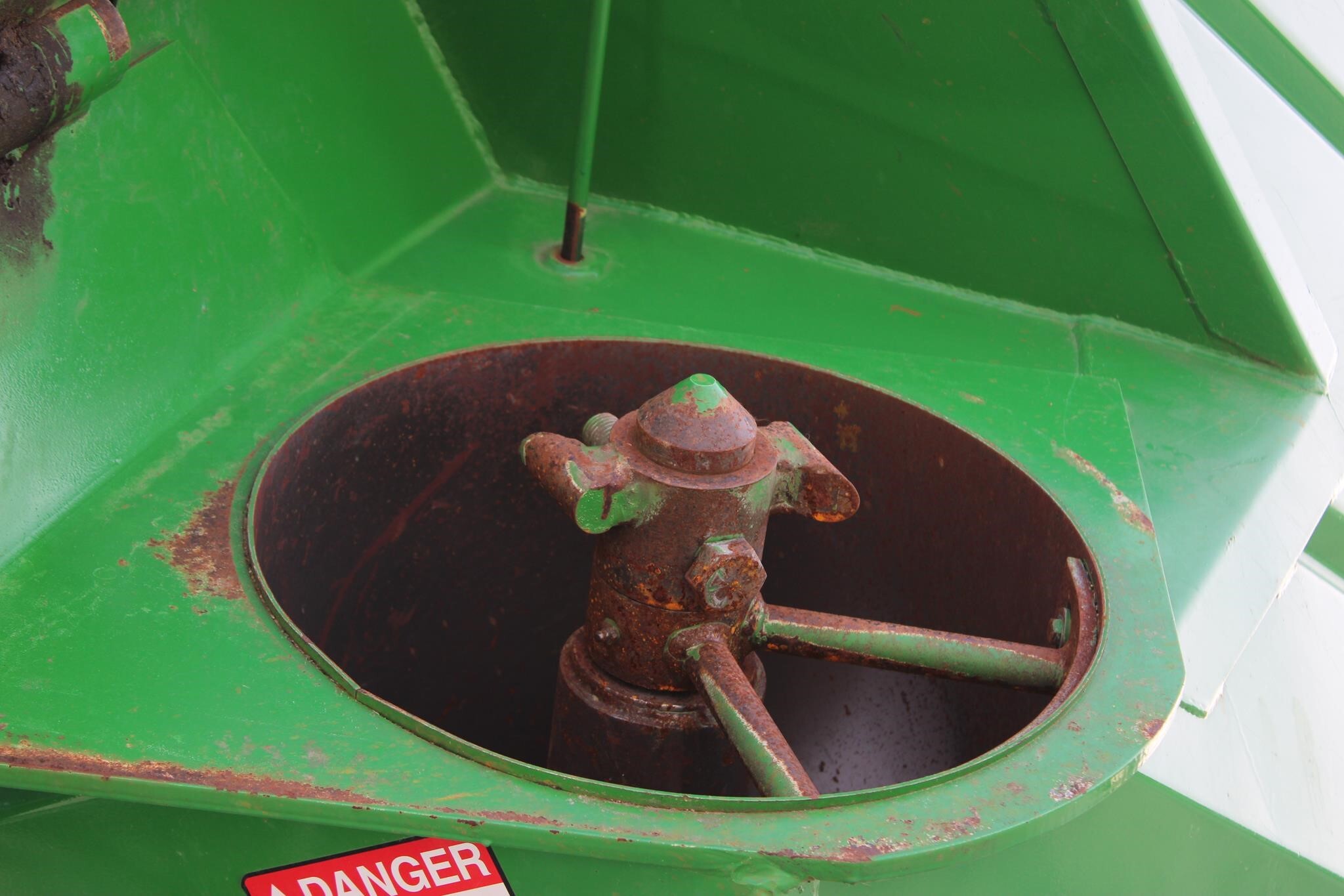  J&M 875-18 Grain Cart