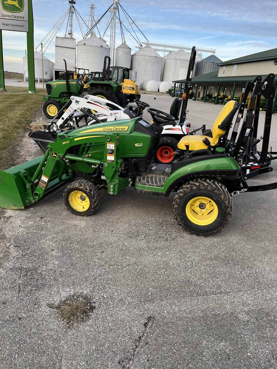 2023 John Deere 1025R Tractor