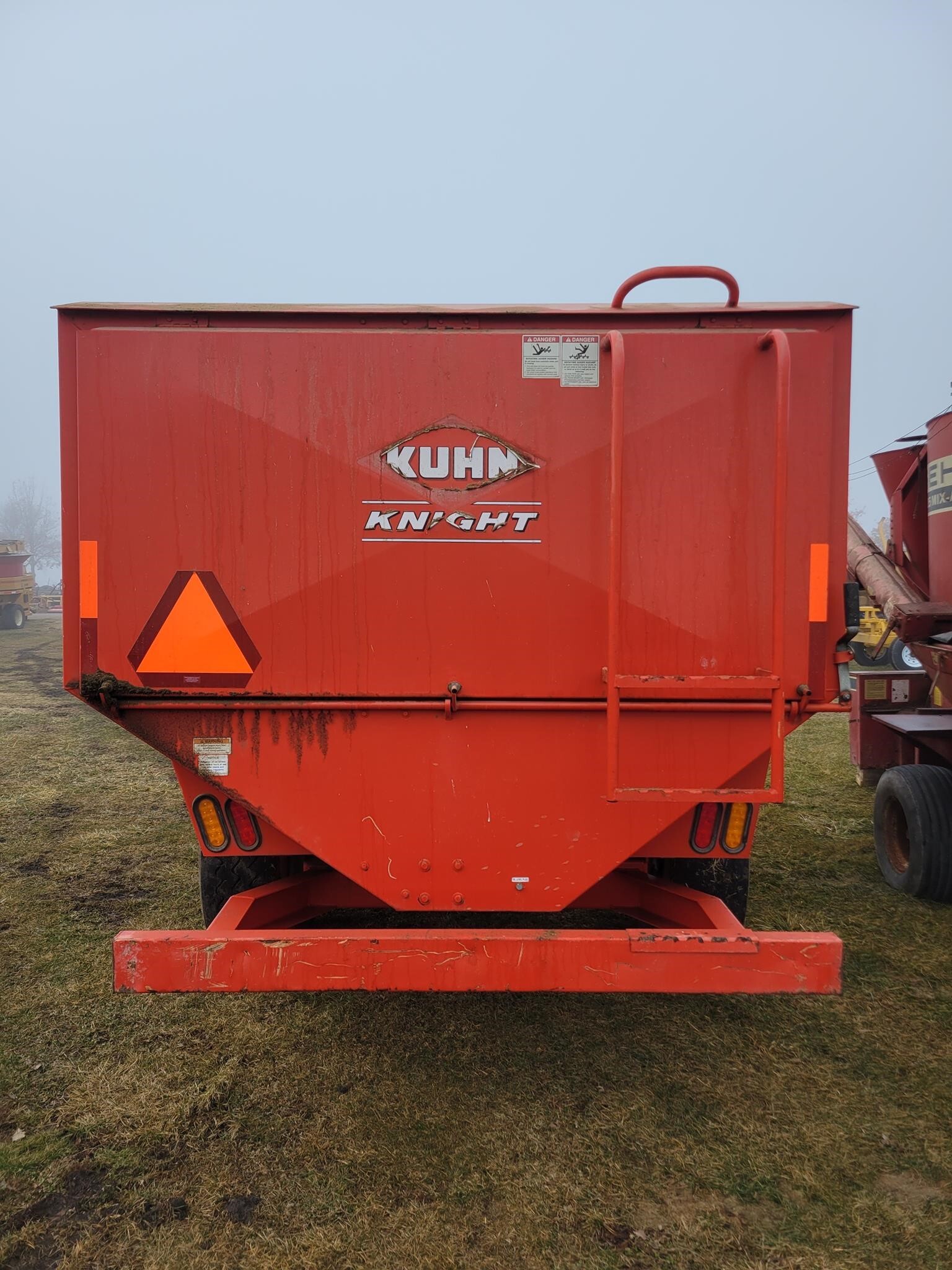 2013 Kuhn Knight RA136 Grinders and Mixer