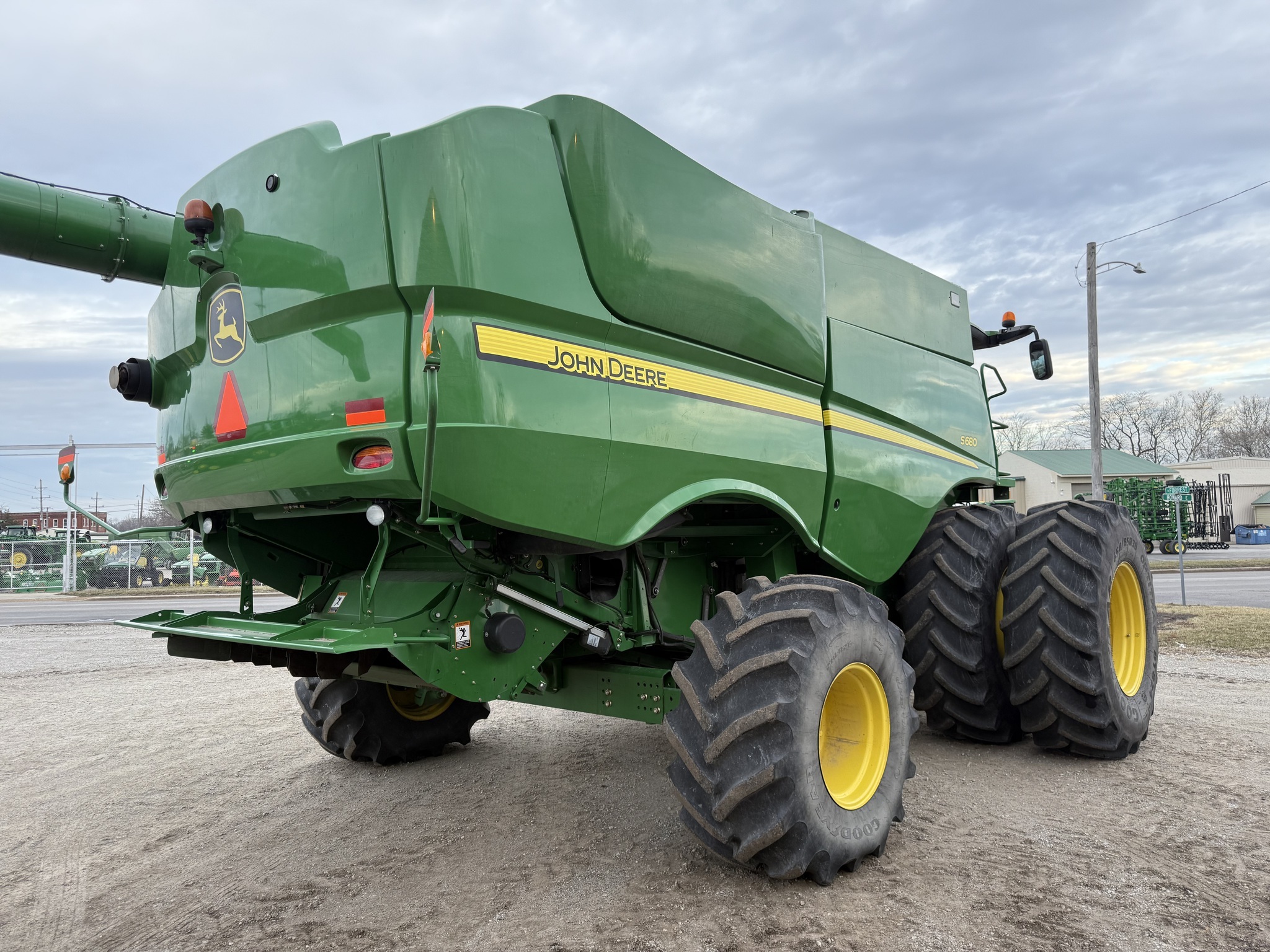 2013 John Deere S680 Combine