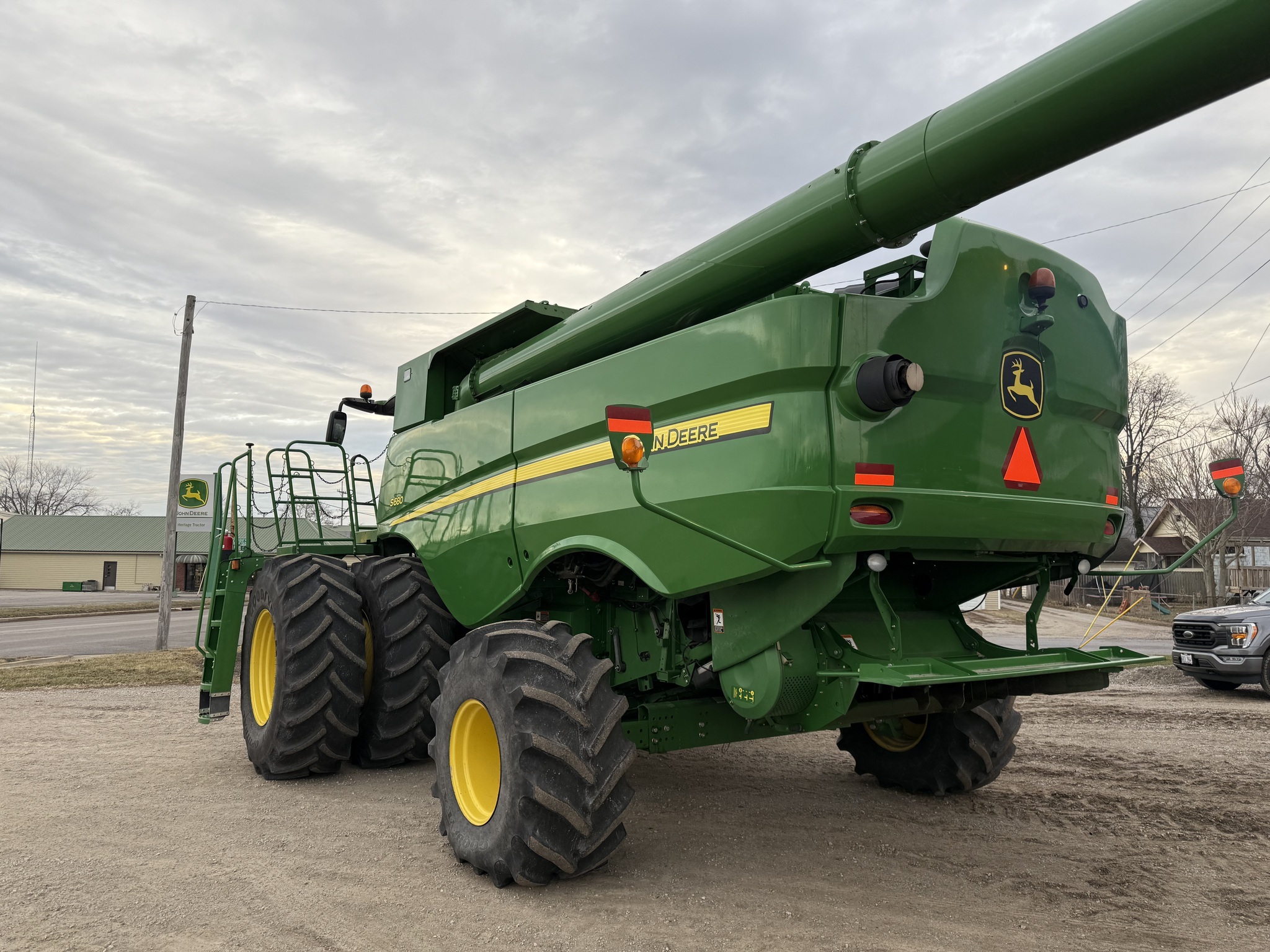 2013 John Deere S680 Combine